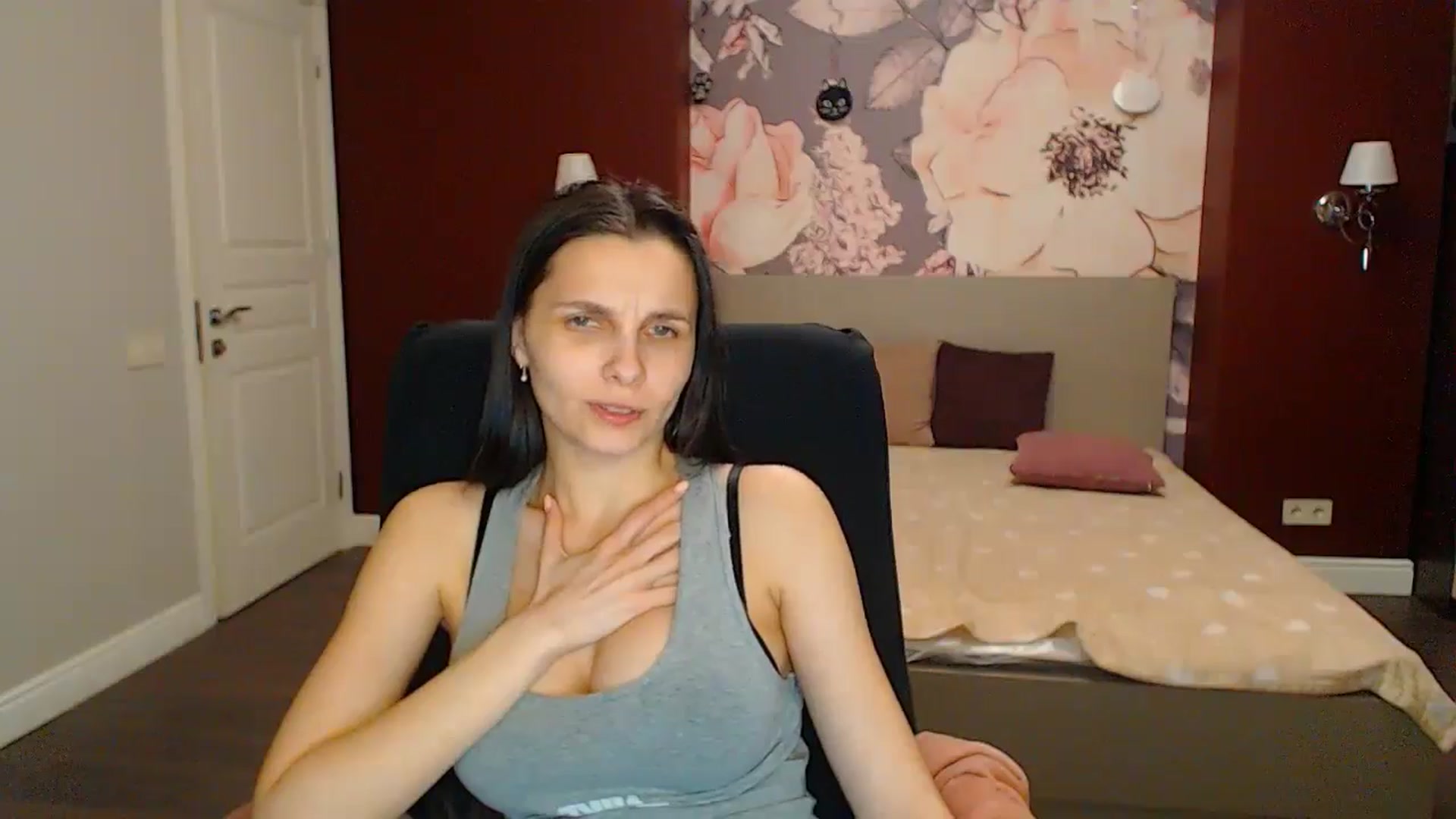 Gallery image thumbnail from Karina_Mils's myfreecams stream on, 04/28/2024, 20:09 image 2 of 20