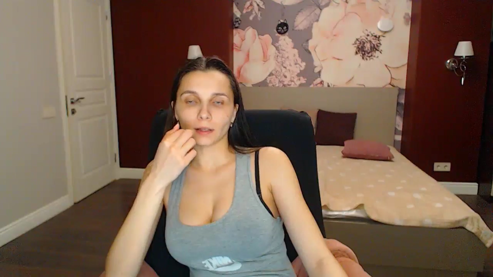 Gallery image thumbnail from Karina_Mils's myfreecams stream on, 04/28/2024, 20:09 image 17 of 20