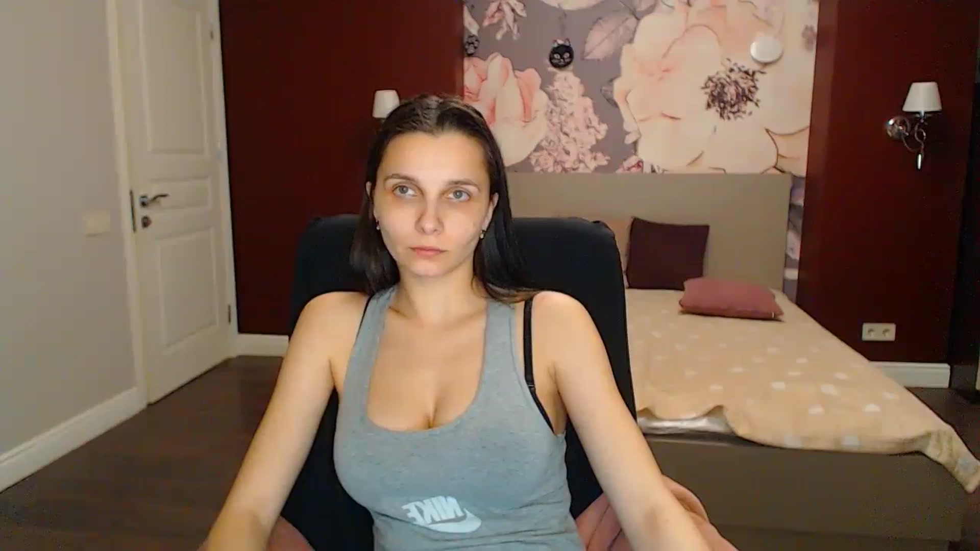 Gallery image thumbnail from Karina_Mils's myfreecams stream on, 04/28/2024, 20:09 image 16 of 20