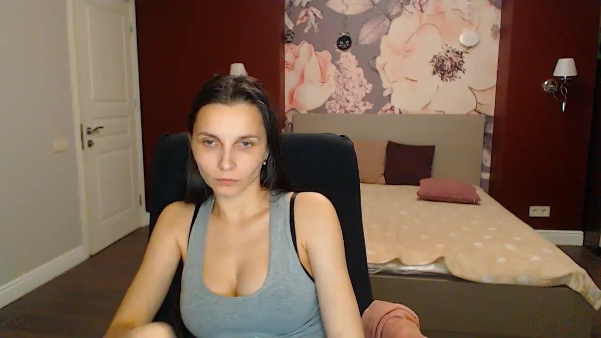 Gallery image thumbnail from Karina_Mils's myfreecams stream on, 04/28/2024, 20:09 image 5 of 20
