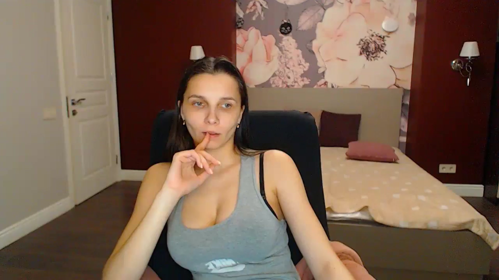 Gallery image thumbnail from Karina_Mils's myfreecams stream on, 04/28/2024, 20:09 image 19 of 20