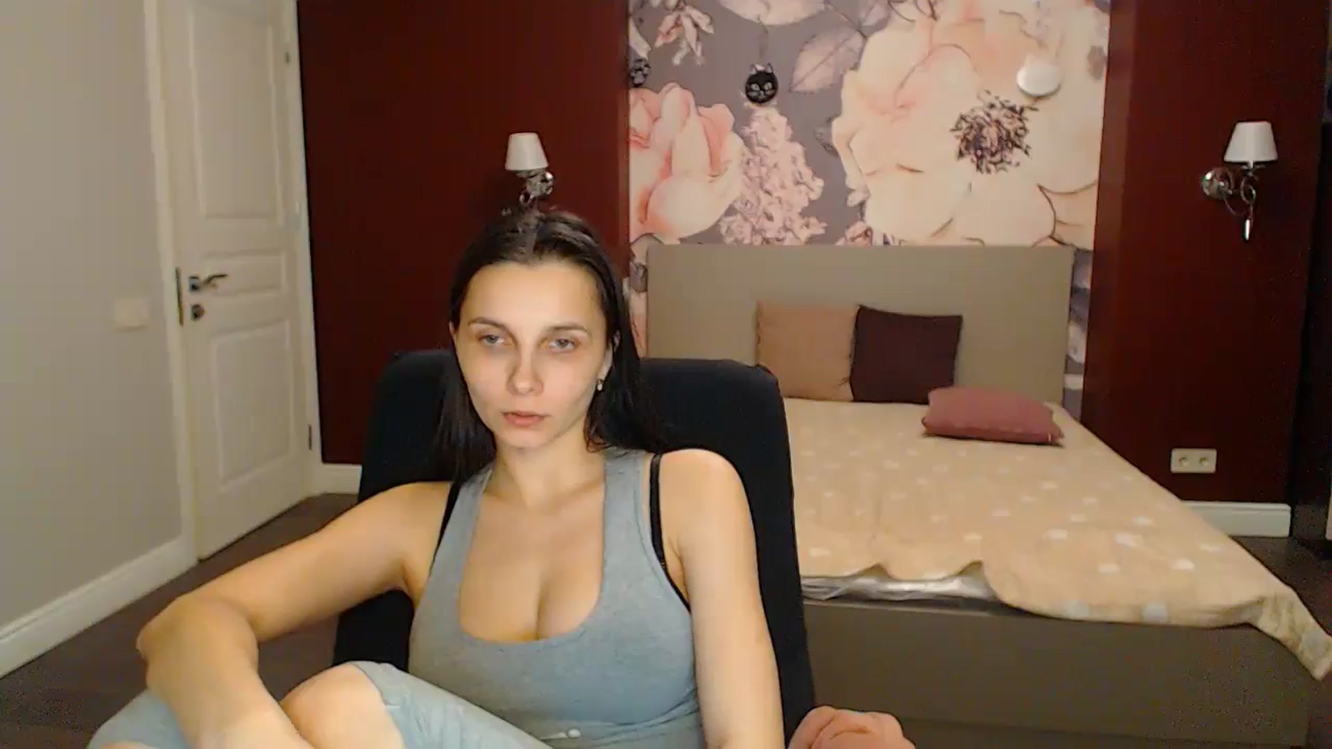 Gallery image thumbnail from Karina_Mils's myfreecams stream on, 04/28/2024, 20:09 image 8 of 20