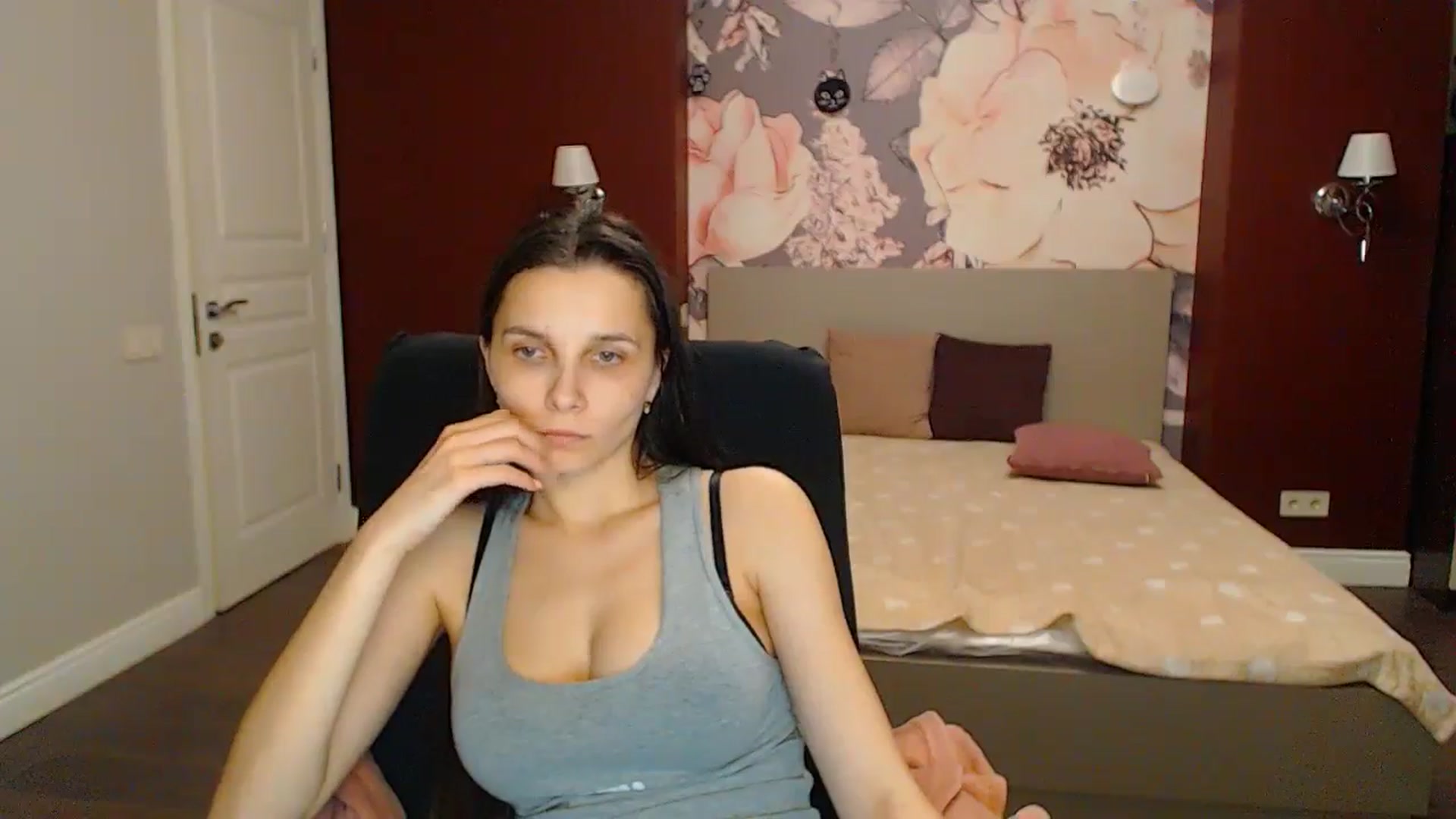Gallery image thumbnail from Karina_Mils's myfreecams stream on, 04/28/2024, 20:09 image 9 of 20