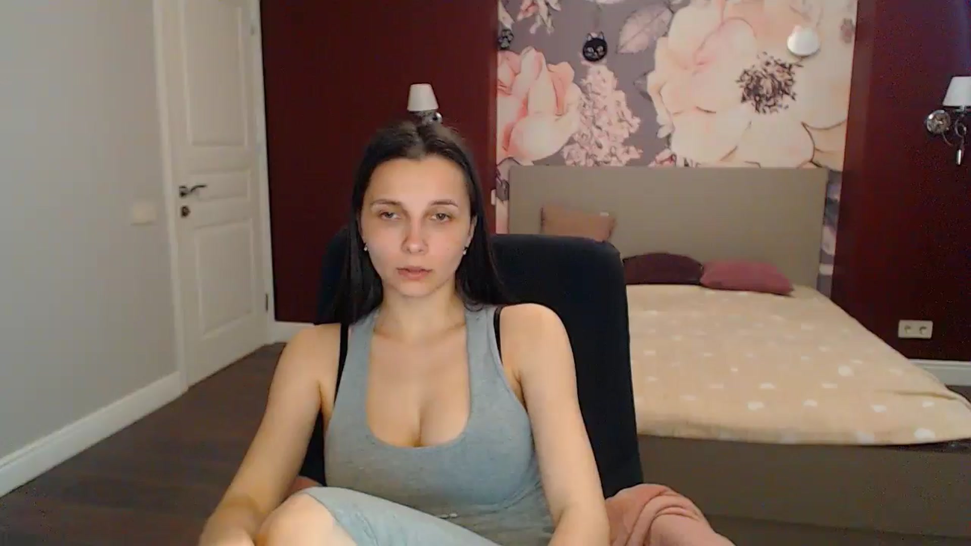 Gallery image thumbnail from Karina_Mils's myfreecams stream on, 05/03/2024, 14:45 image 10 of 20