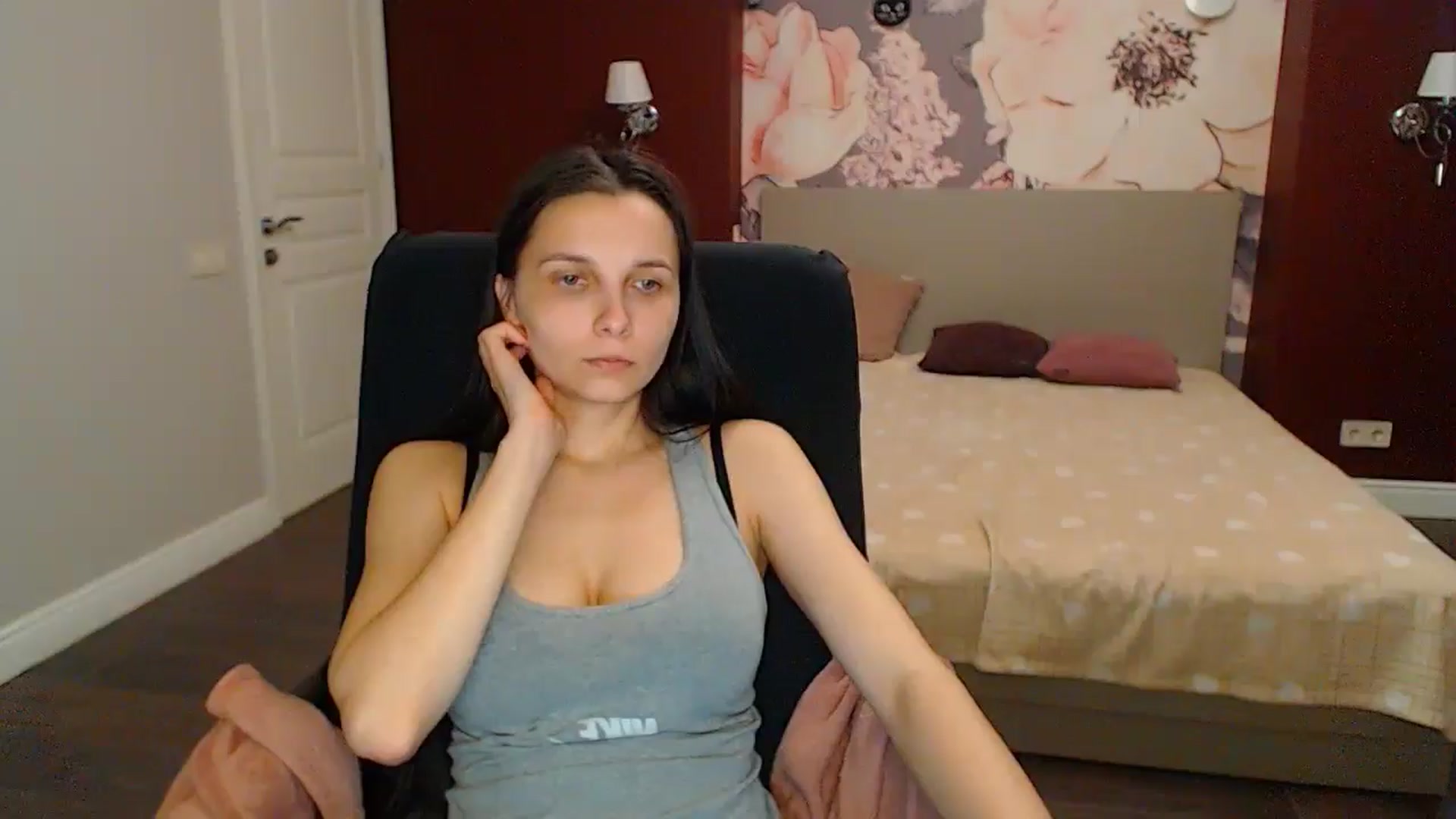 Gallery image thumbnail from Karina_Mils's myfreecams stream on, 05/03/2024, 16:02 image 13 of 20