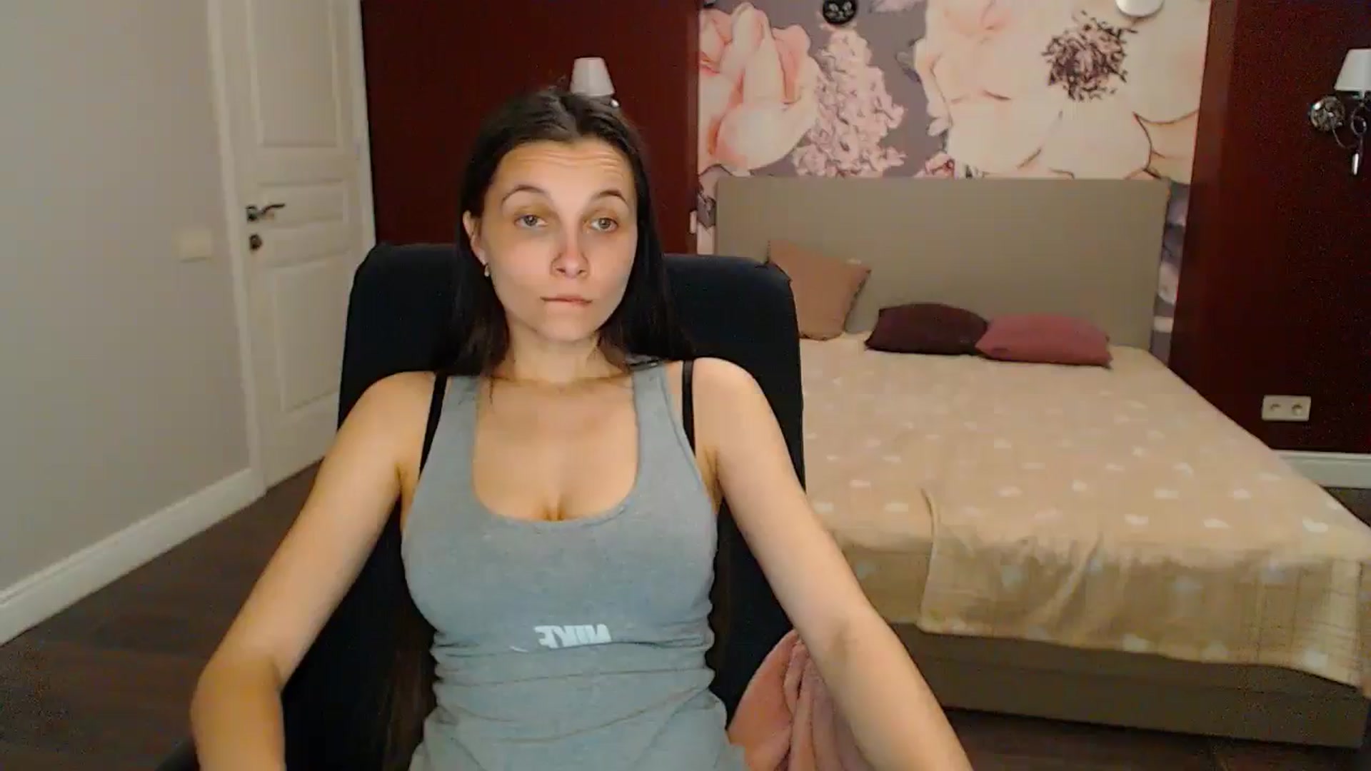 Gallery image thumbnail from Karina_Mils's myfreecams stream on, 05/03/2024, 16:02 image 20 of 20