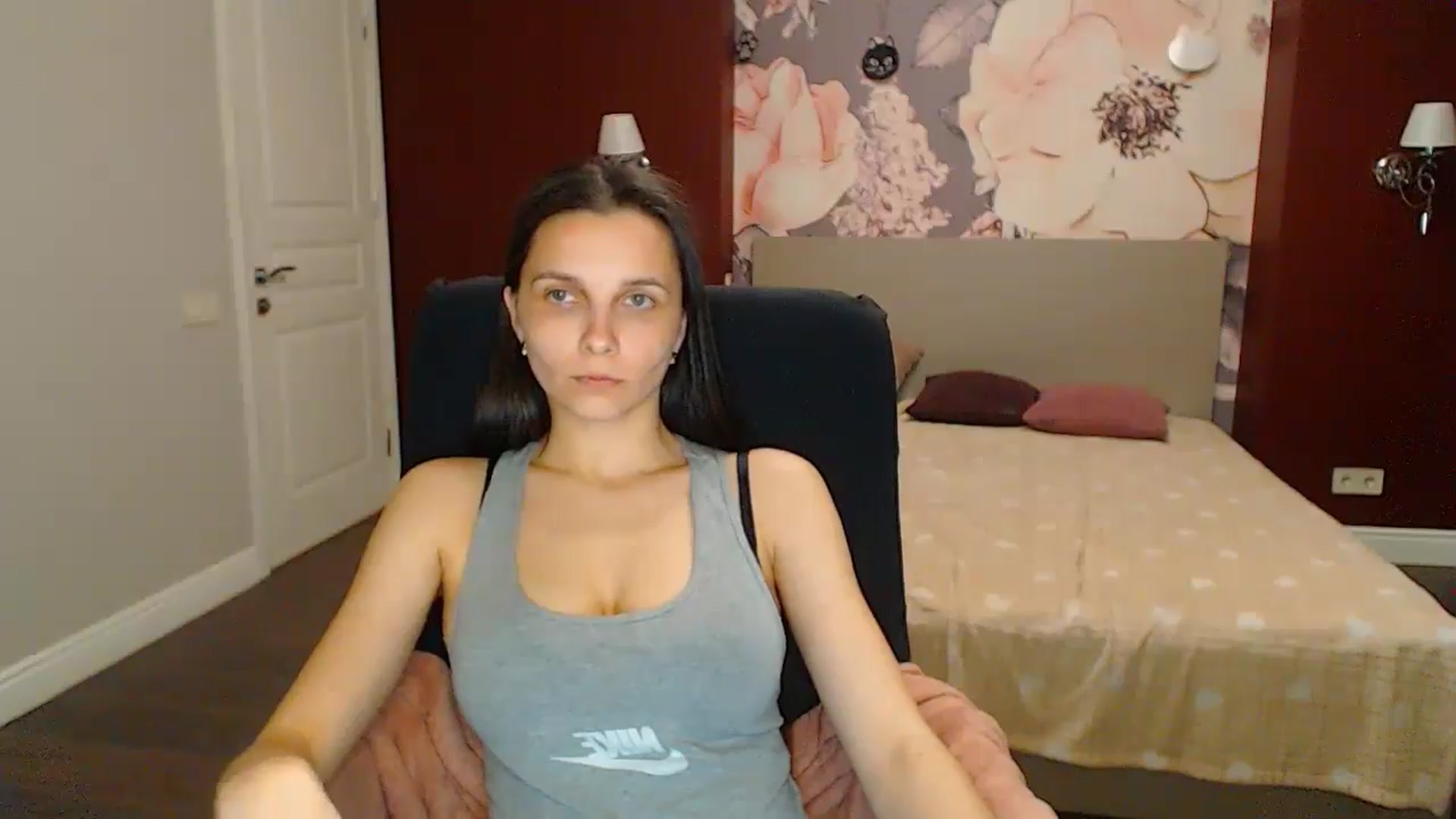 Gallery image thumbnail from Karina_Mils's myfreecams stream on, 05/03/2024, 18:05 image 17 of 20