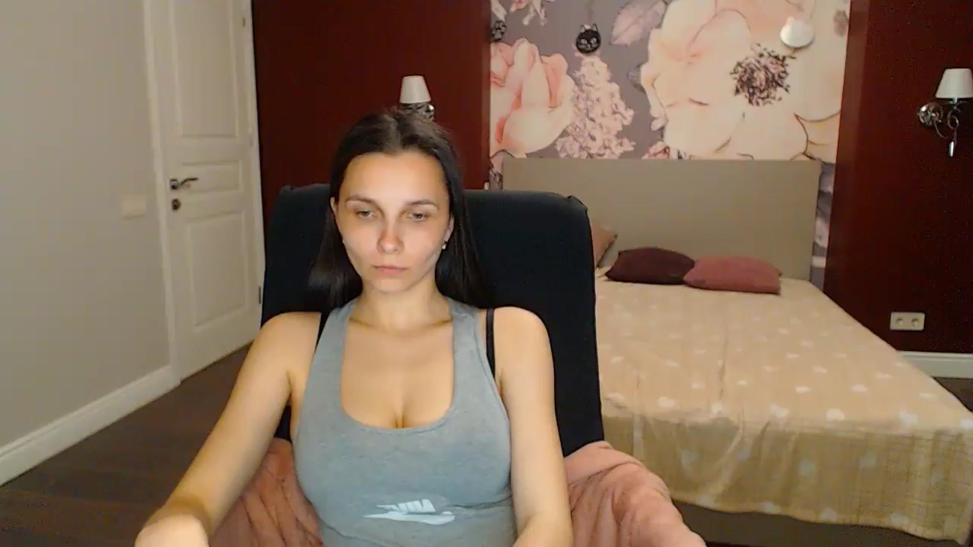 Gallery image thumbnail from Karina_Mils's myfreecams stream on, 05/03/2024, 18:05 image 18 of 20