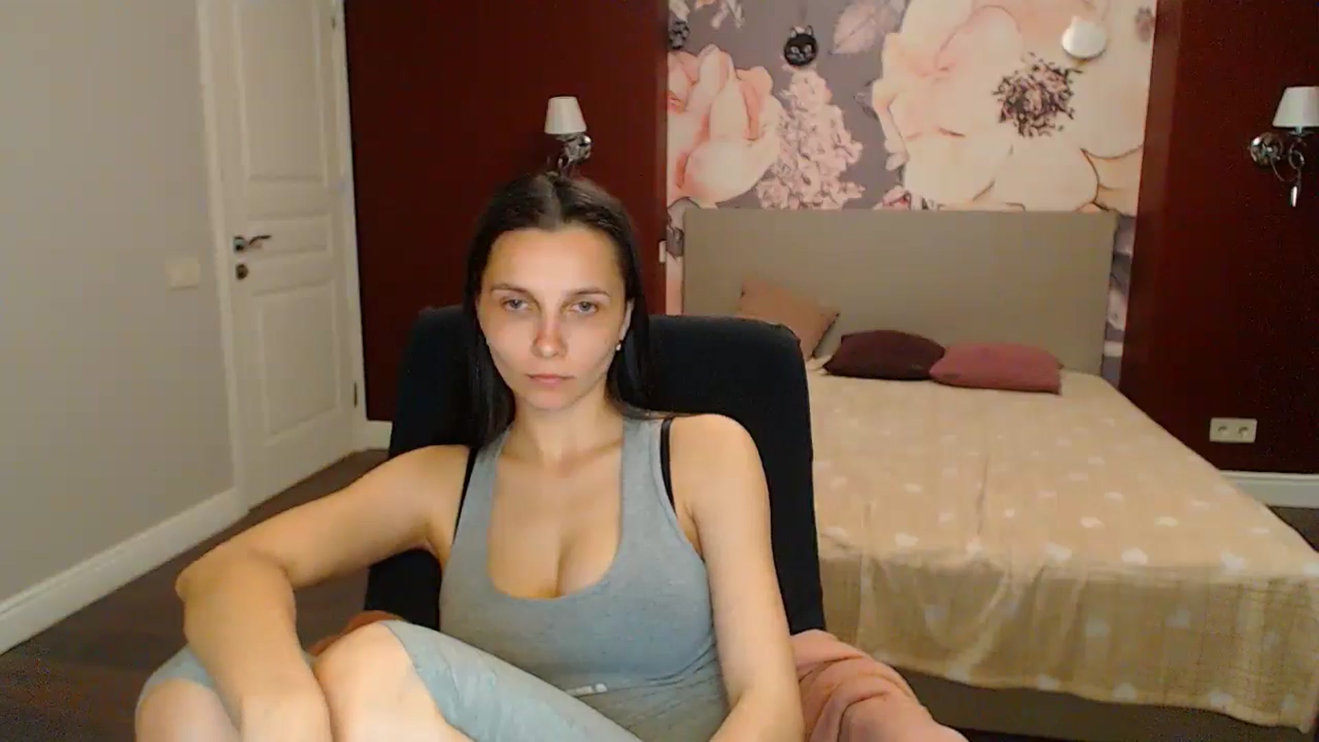 Gallery image thumbnail from Karina_Mils's myfreecams stream on, 05/03/2024, 18:05 image 7 of 20