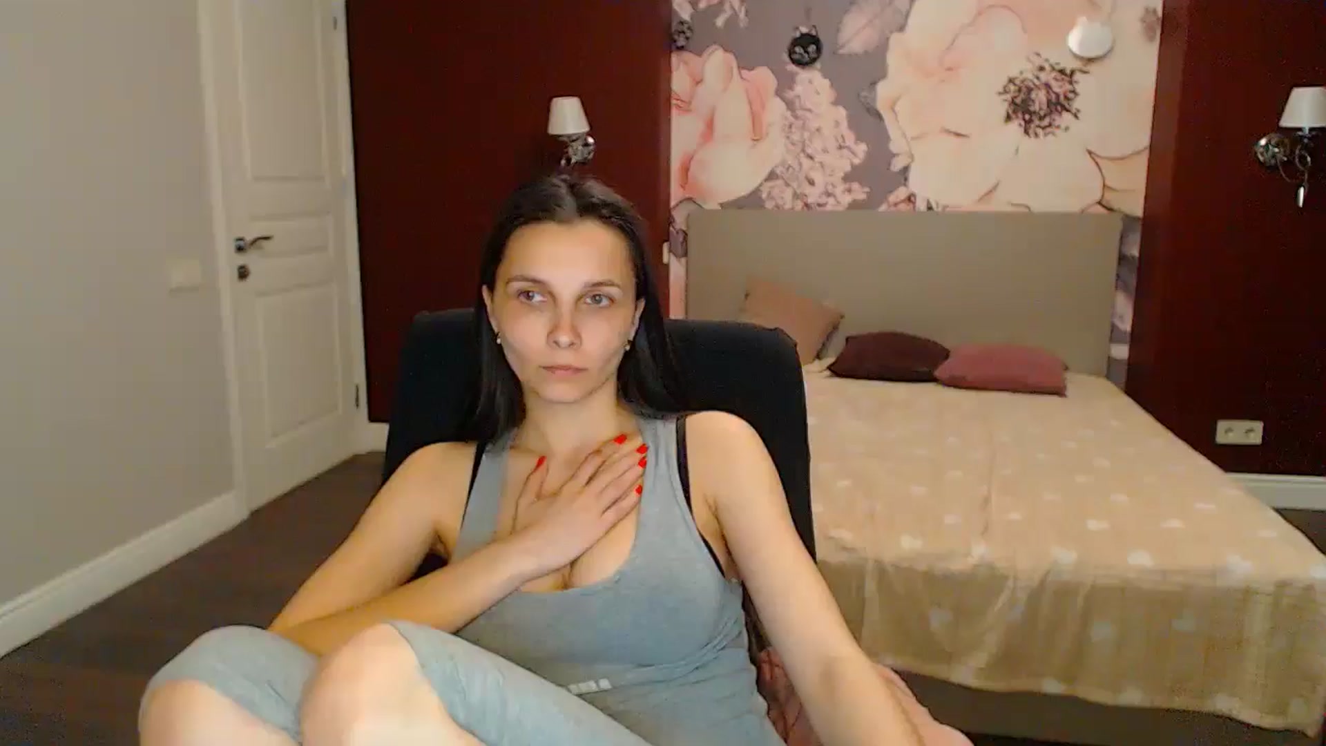 Gallery image thumbnail from Karina_Mils's myfreecams stream on, 05/03/2024, 18:05 image 4 of 20