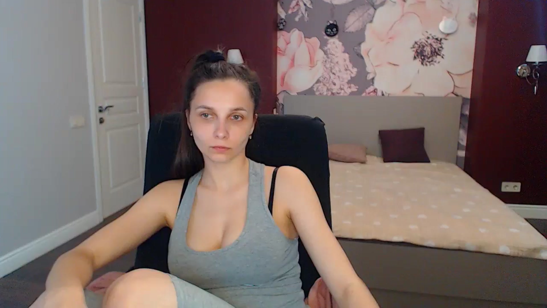 Gallery image thumbnail from Karina_Mils's myfreecams stream on, 05/06/2024, 11:03 image 14 of 20