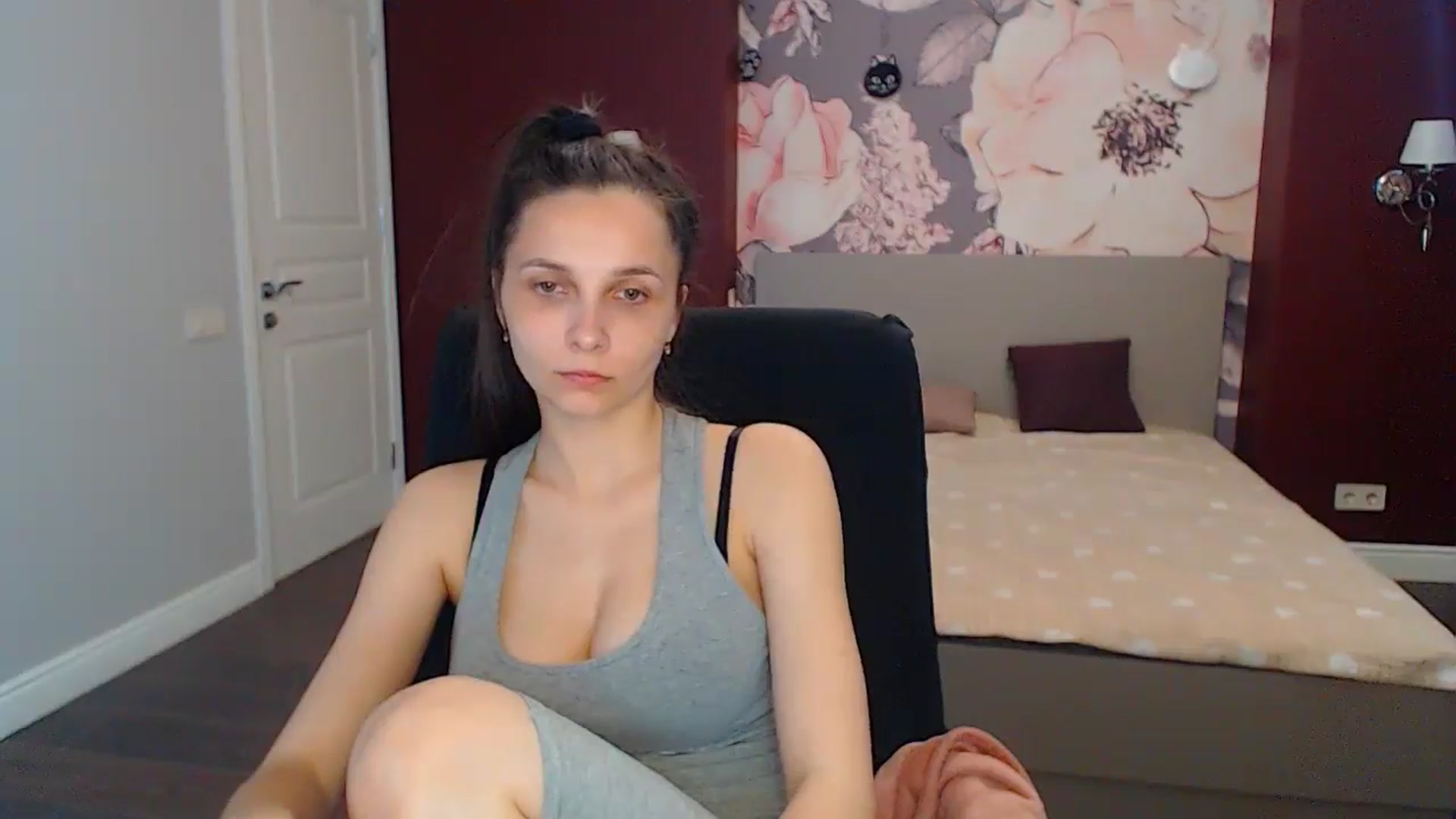 Gallery image thumbnail from Karina_Mils's myfreecams stream on, 05/06/2024, 11:03 image 5 of 20