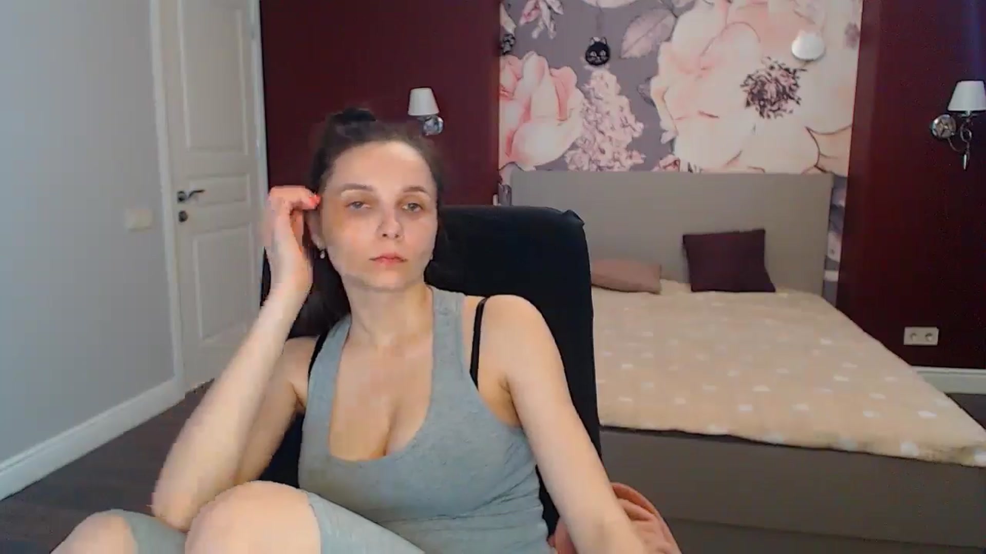 Gallery image thumbnail from Karina_Mils's myfreecams stream on, 05/06/2024, 11:03 image 12 of 20