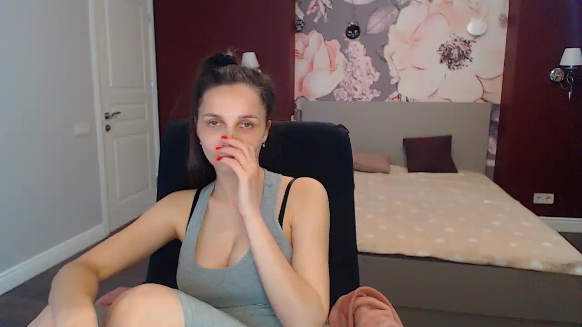 Gallery image thumbnail from Karina_Mils's myfreecams stream on, 05/06/2024, 11:03 image 10 of 20