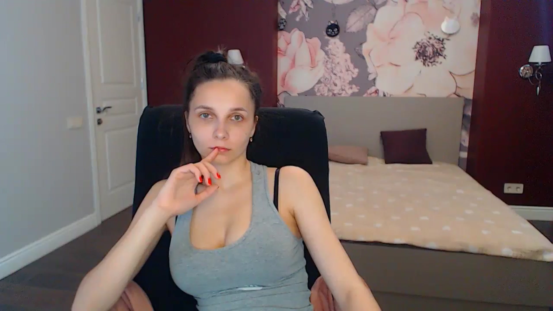 Gallery image thumbnail from Karina_Mils's myfreecams stream on, 05/06/2024, 11:03 image 16 of 20