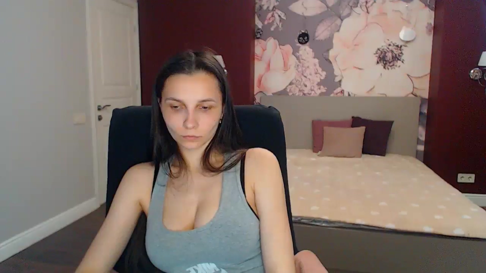Gallery image thumbnail from Karina_Mils's myfreecams stream on, 05/10/2024, 14:29 image 18 of 20