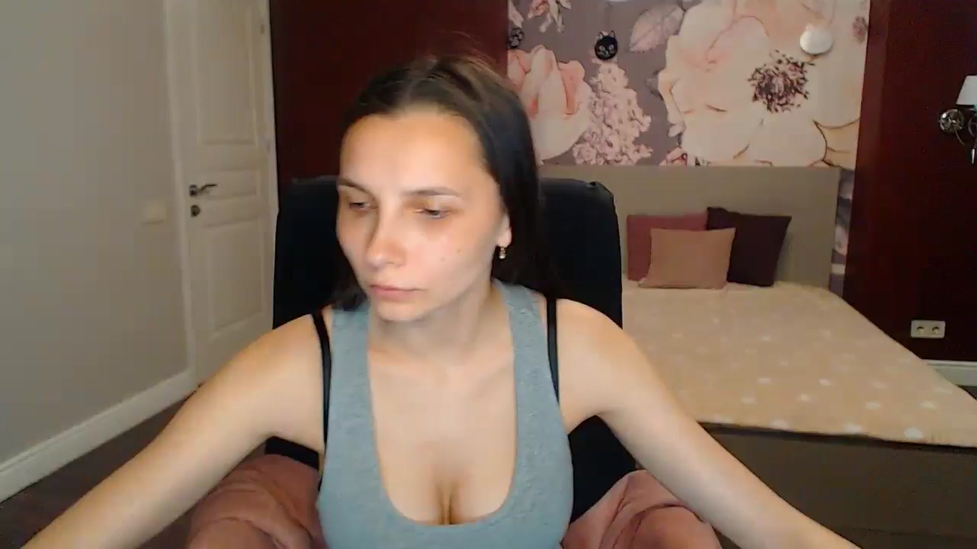 Gallery image thumbnail from Karina_Mils's myfreecams stream on, 05/10/2024, 16:33 image 16 of 20