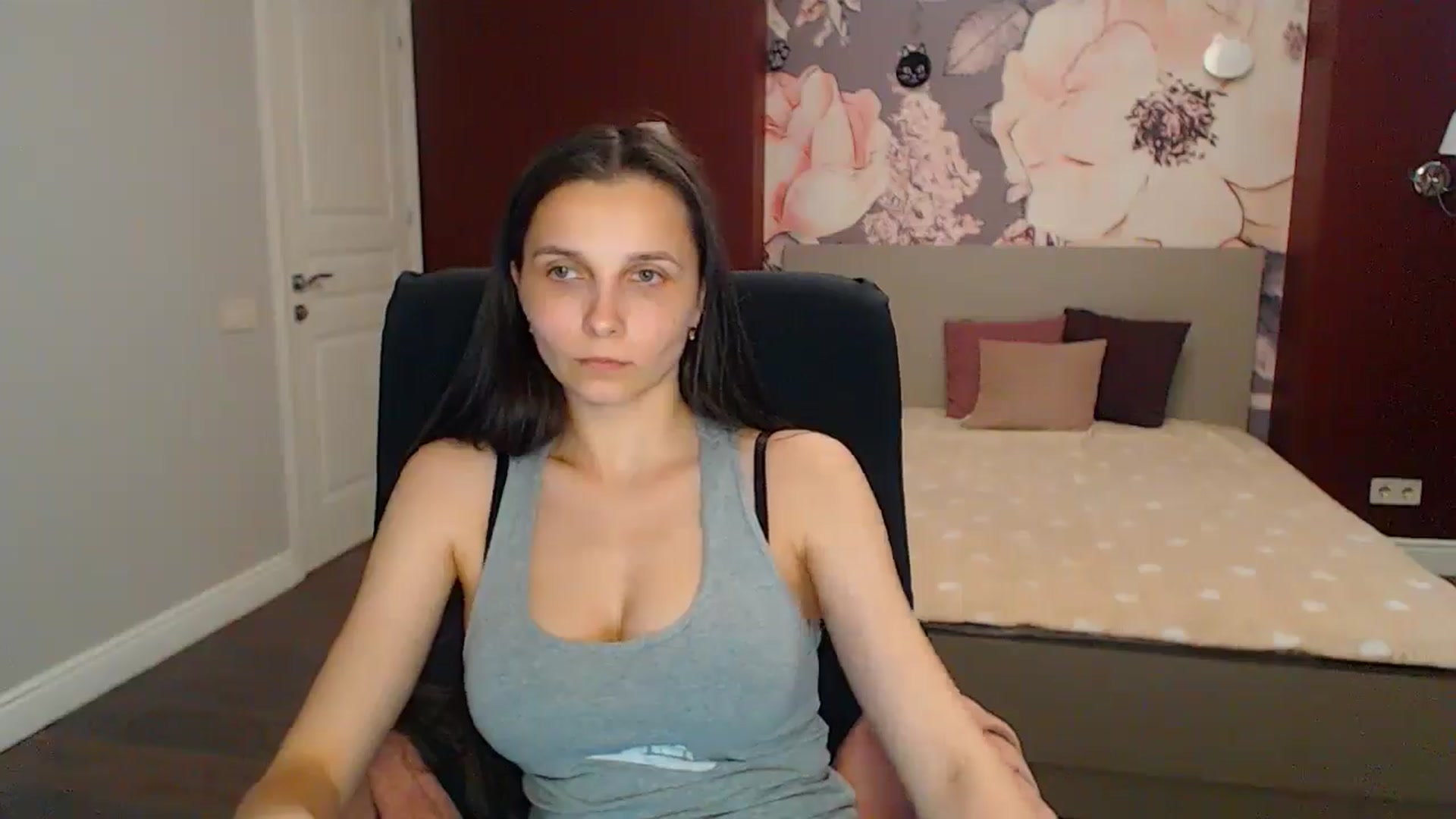 Gallery image thumbnail from Karina_Mils's myfreecams stream on, 05/10/2024, 16:33 image 3 of 20