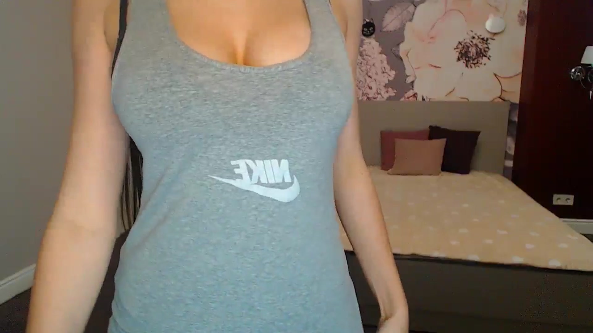 Gallery image thumbnail from Karina_Mils's myfreecams stream on, 05/10/2024, 16:33 image 12 of 20