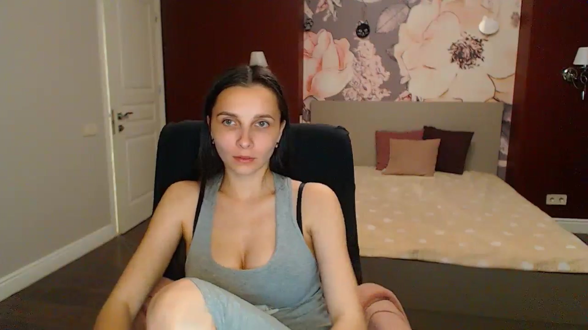 Gallery image thumbnail from Karina_Mils's myfreecams stream on, 05/10/2024, 18:22 image 12 of 20