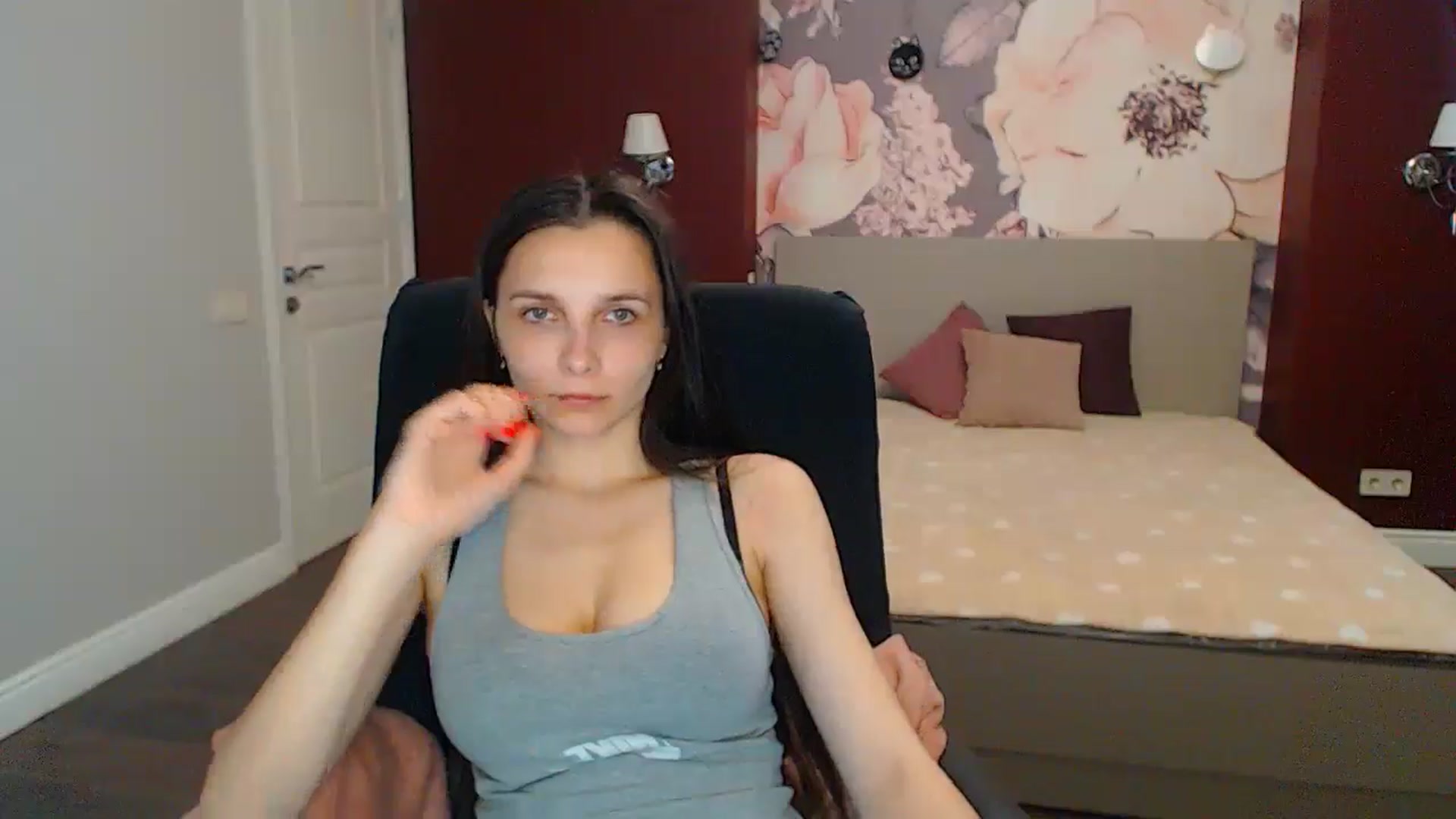 Gallery image thumbnail from Karina_Mils's myfreecams stream on, 05/11/2024, 13:03 image 16 of 20