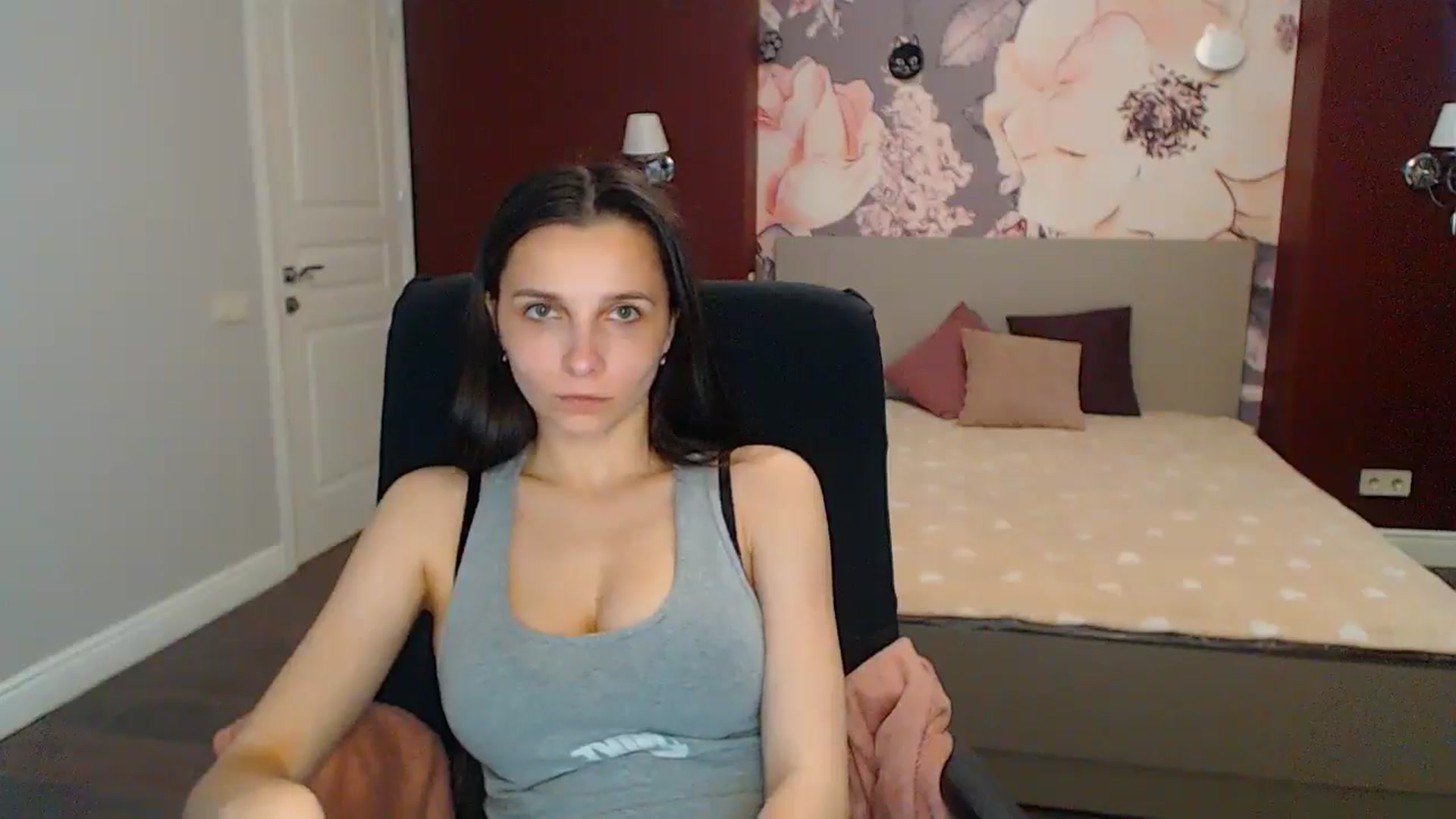 Gallery image thumbnail from Karina_Mils's myfreecams stream on, 05/11/2024, 13:03 image 15 of 20