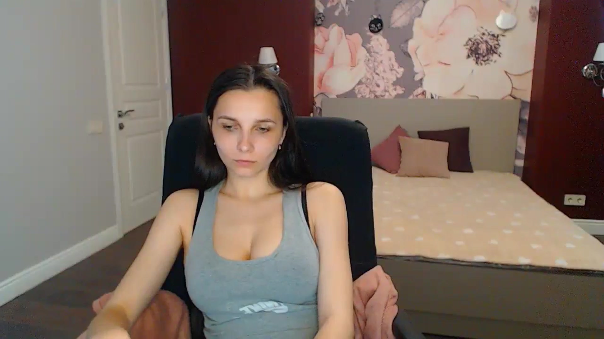 Gallery image thumbnail from Karina_Mils's myfreecams stream on, 05/11/2024, 13:03 image 14 of 20
