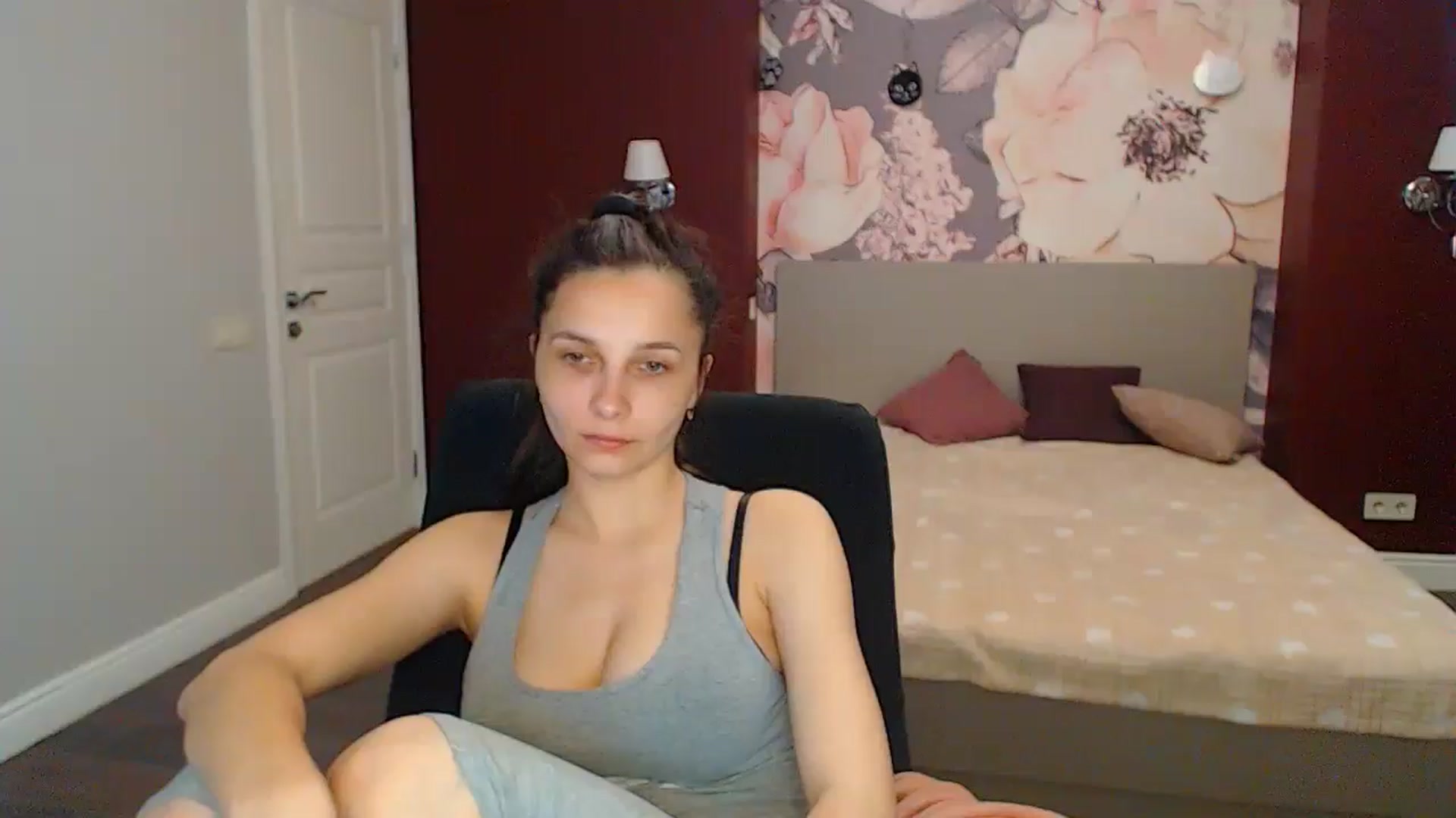 Gallery image thumbnail from Karina_Mils's myfreecams stream on, 05/13/2024, 11:08 image 17 of 20