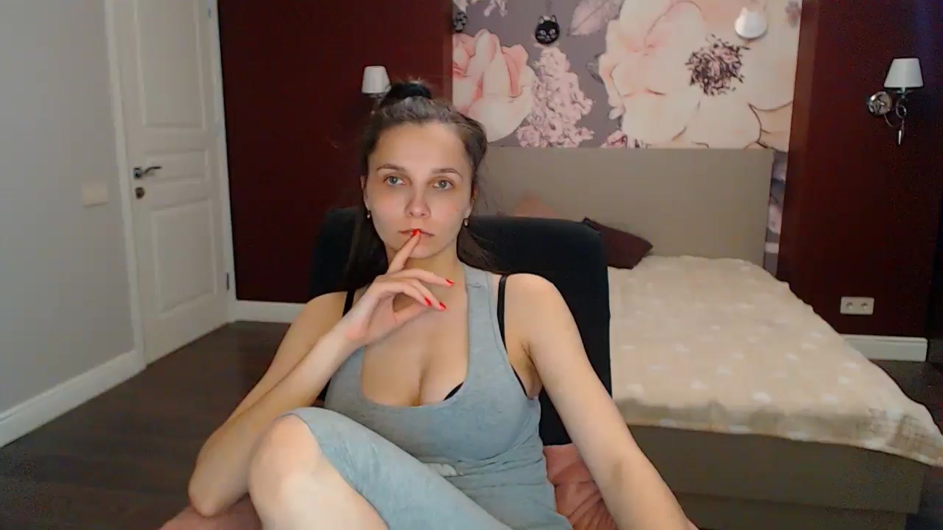 Gallery image thumbnail from Karina_Mils's myfreecams stream on, 05/16/2024, 09:53 image 3 of 20