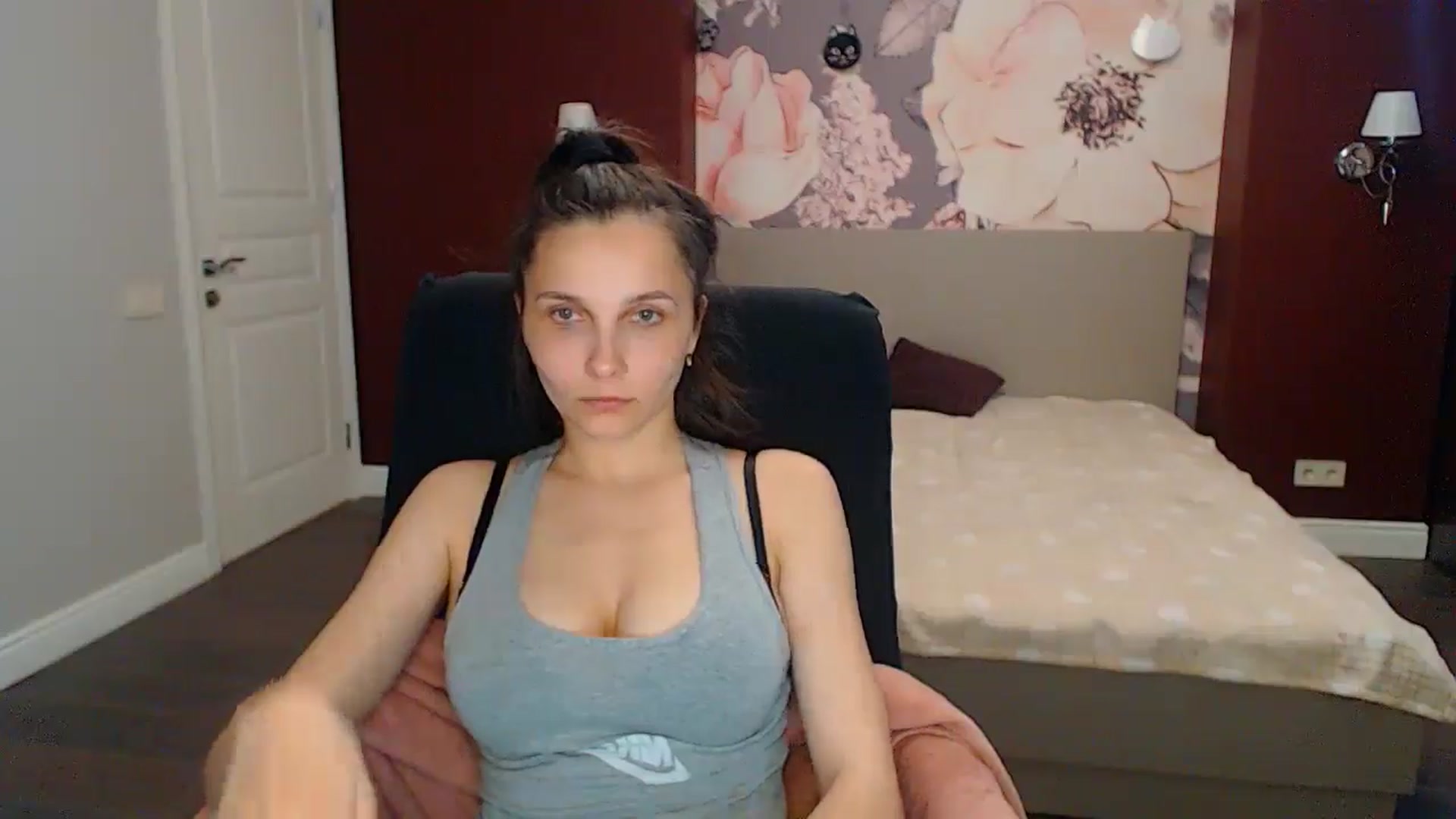 Gallery image thumbnail from Karina_Mils's myfreecams stream on, 05/16/2024, 09:53 image 7 of 20