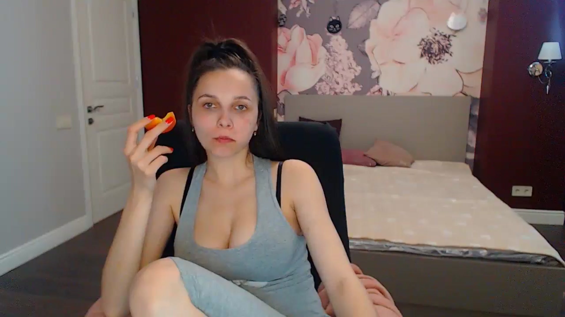 Gallery image thumbnail from Karina_Mils's myfreecams stream on, 05/17/2024, 12:07 image 18 of 20