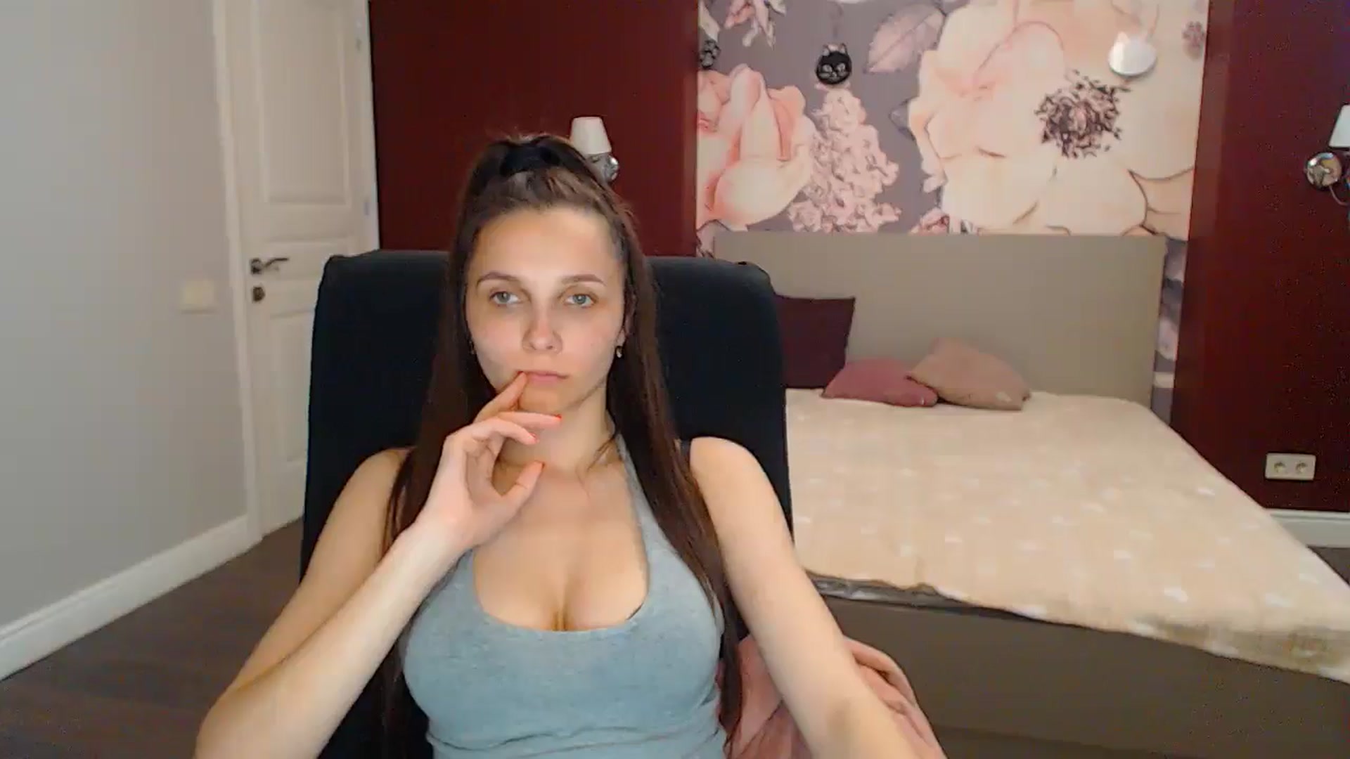 Gallery image thumbnail from Karina_Mils's myfreecams stream on, 05/17/2024, 15:05 image 12 of 20