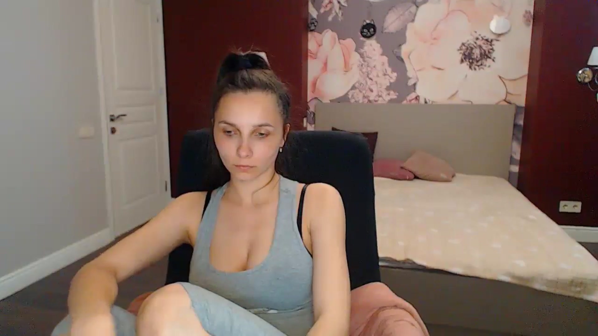 Gallery image thumbnail from Karina_Mils's myfreecams stream on, 05/17/2024, 15:05 image 2 of 20