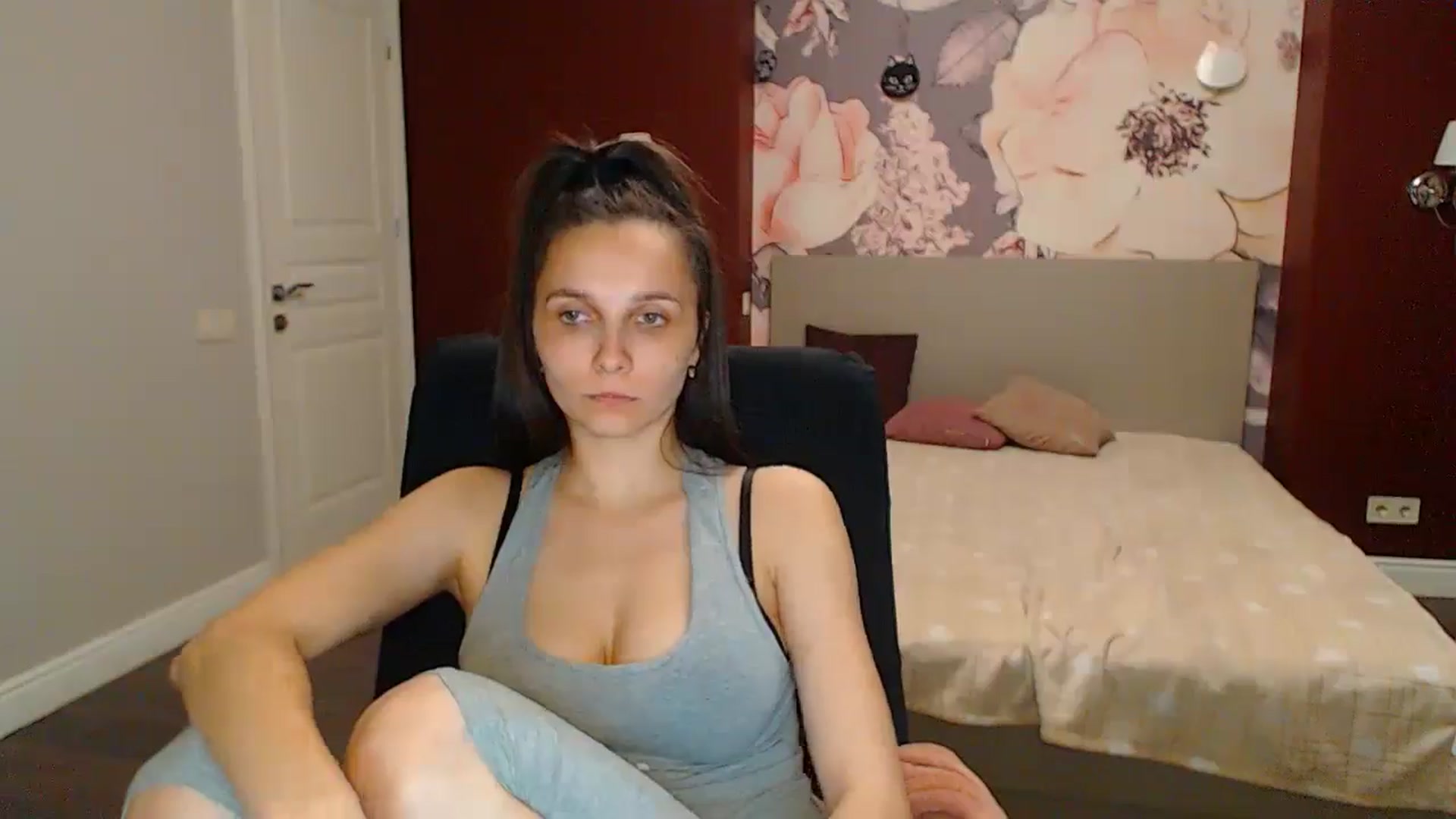 Gallery image thumbnail from Karina_Mils's myfreecams stream on, 05/17/2024, 18:00 image 9 of 20