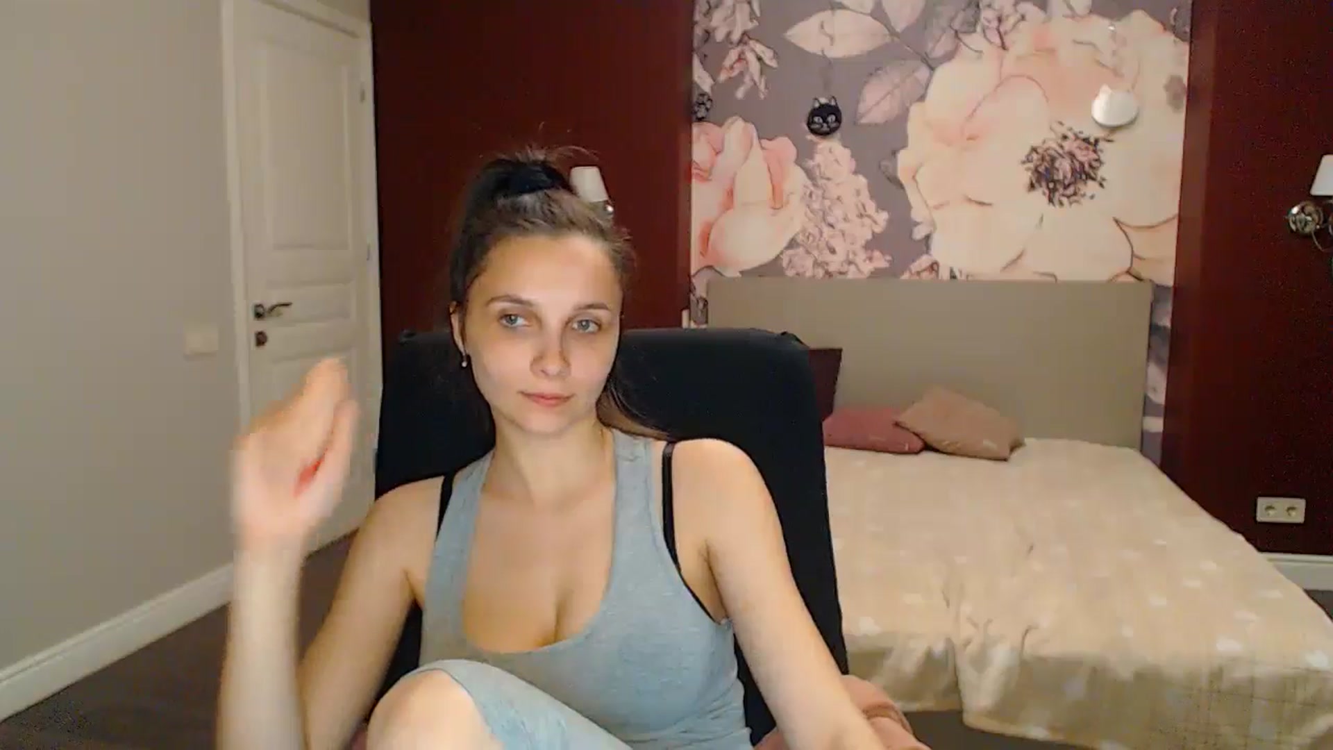 Gallery image thumbnail from Karina_Mils's myfreecams stream on, 05/17/2024, 19:40 image 16 of 20
