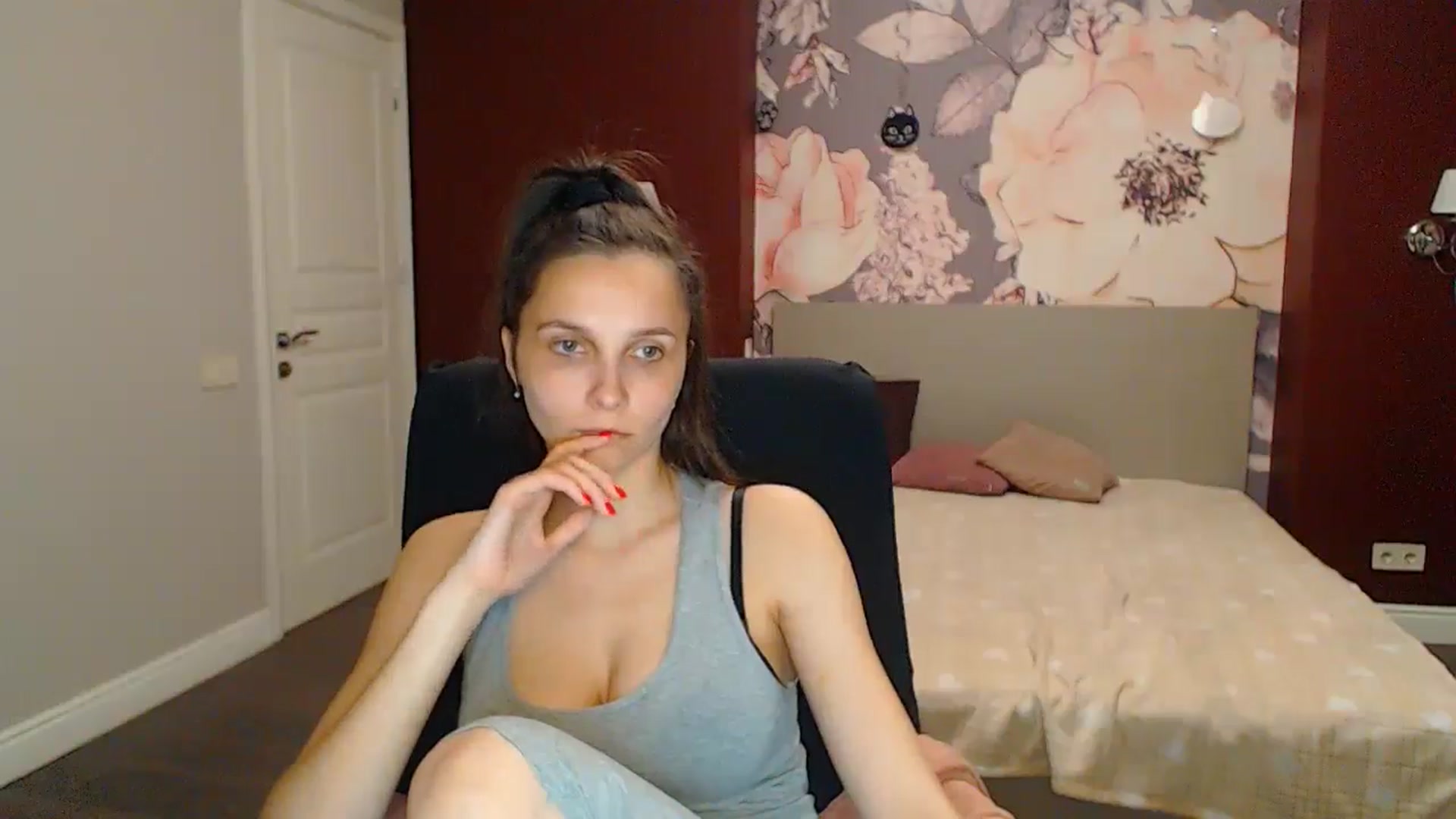 Gallery image thumbnail from Karina_Mils's myfreecams stream on, 05/17/2024, 19:40 image 9 of 20