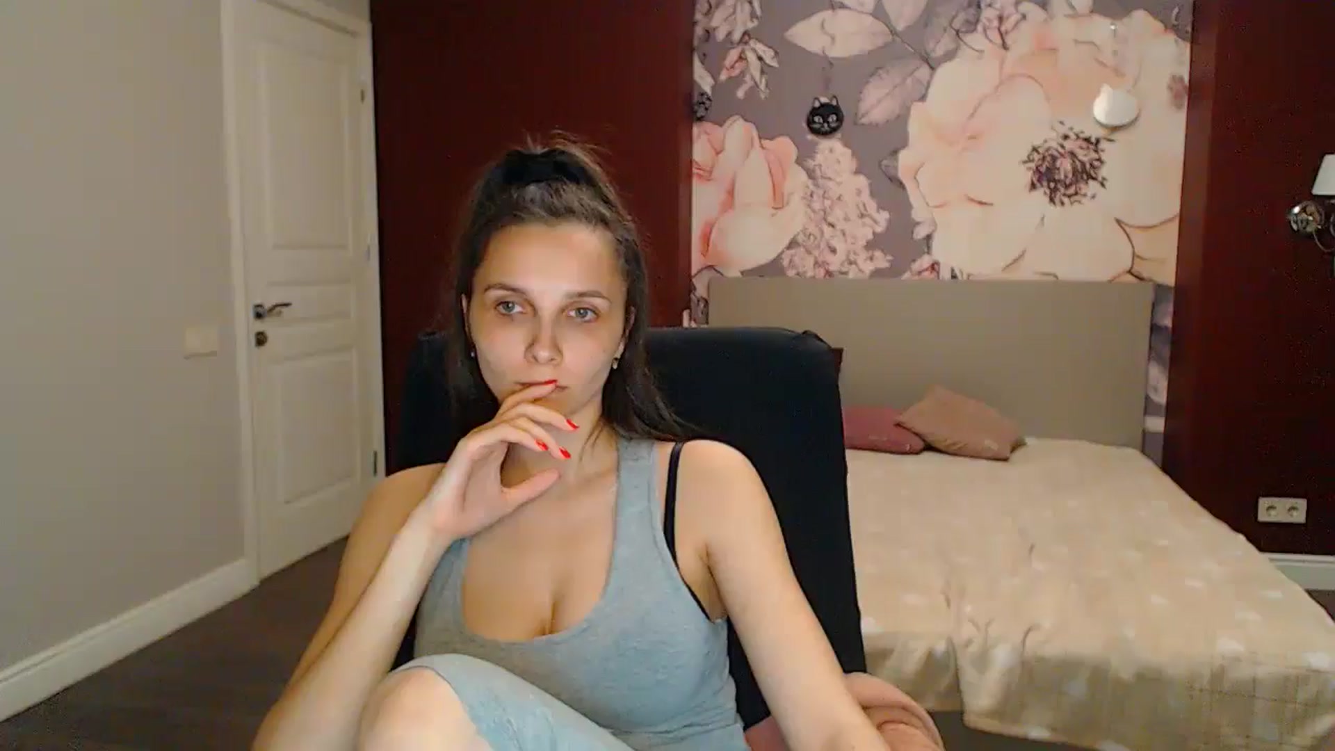 Gallery image thumbnail from Karina_Mils's myfreecams stream on, 05/17/2024, 19:40 image 6 of 20