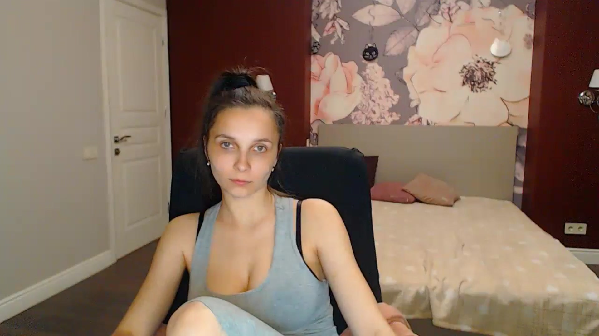 Gallery image thumbnail from Karina_Mils's myfreecams stream on, 05/17/2024, 19:40 image 18 of 20