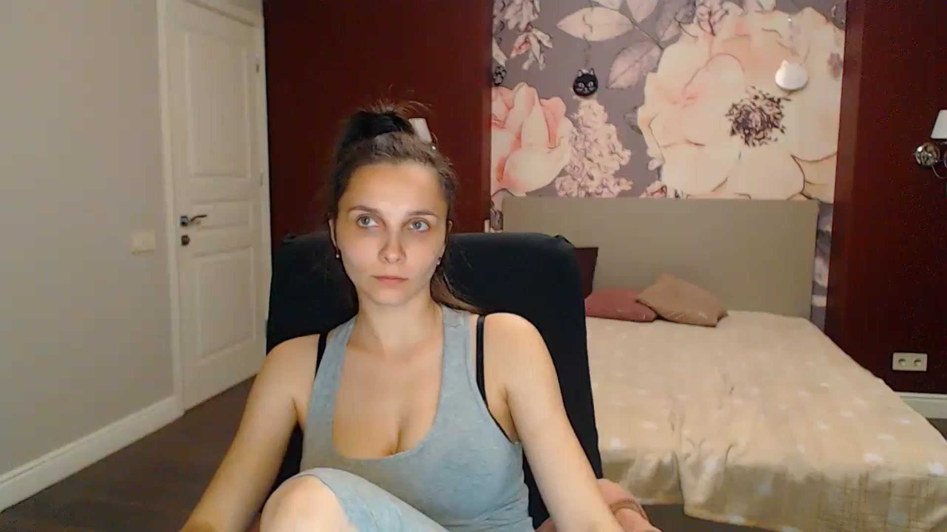 Gallery image thumbnail from Karina_Mils's myfreecams stream on, 05/17/2024, 19:40 image 15 of 20