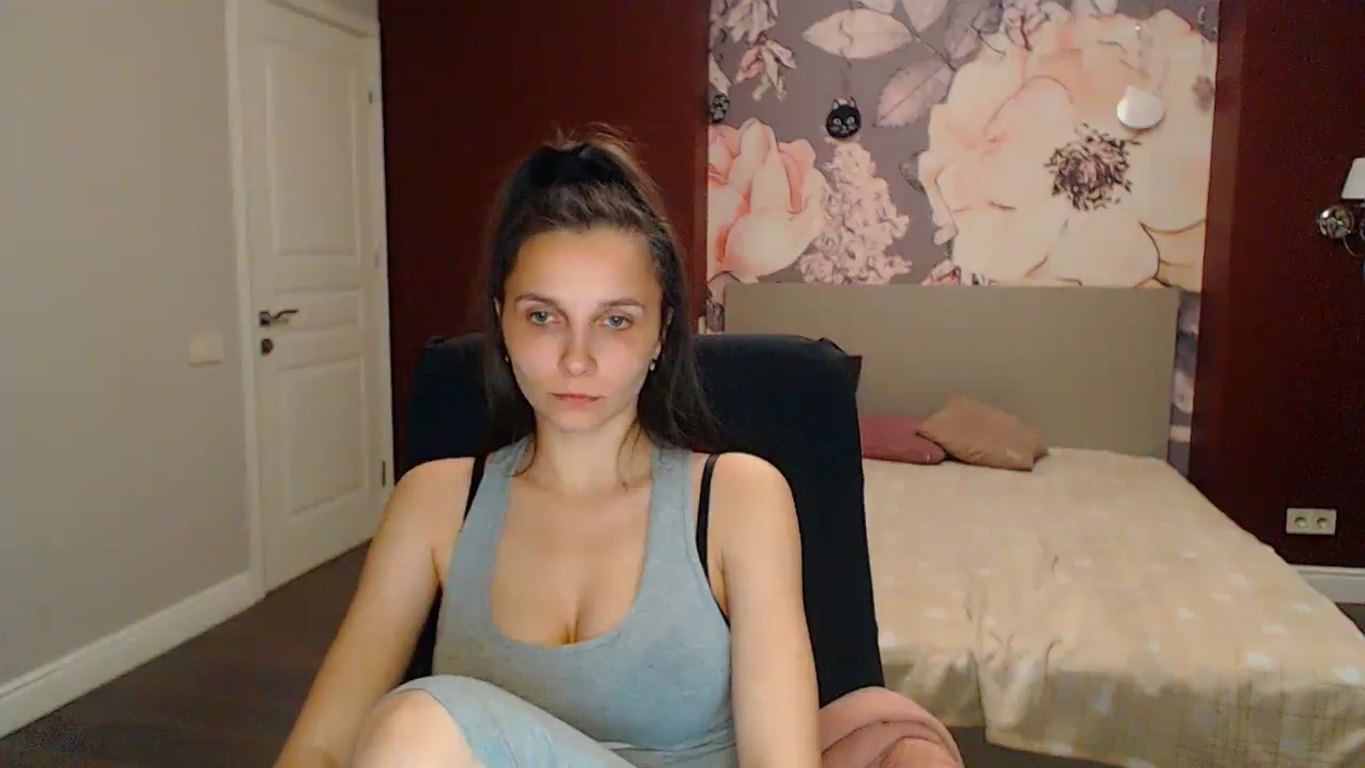 Gallery image thumbnail from Karina_Mils's myfreecams stream on, 05/17/2024, 19:40 image 3 of 20