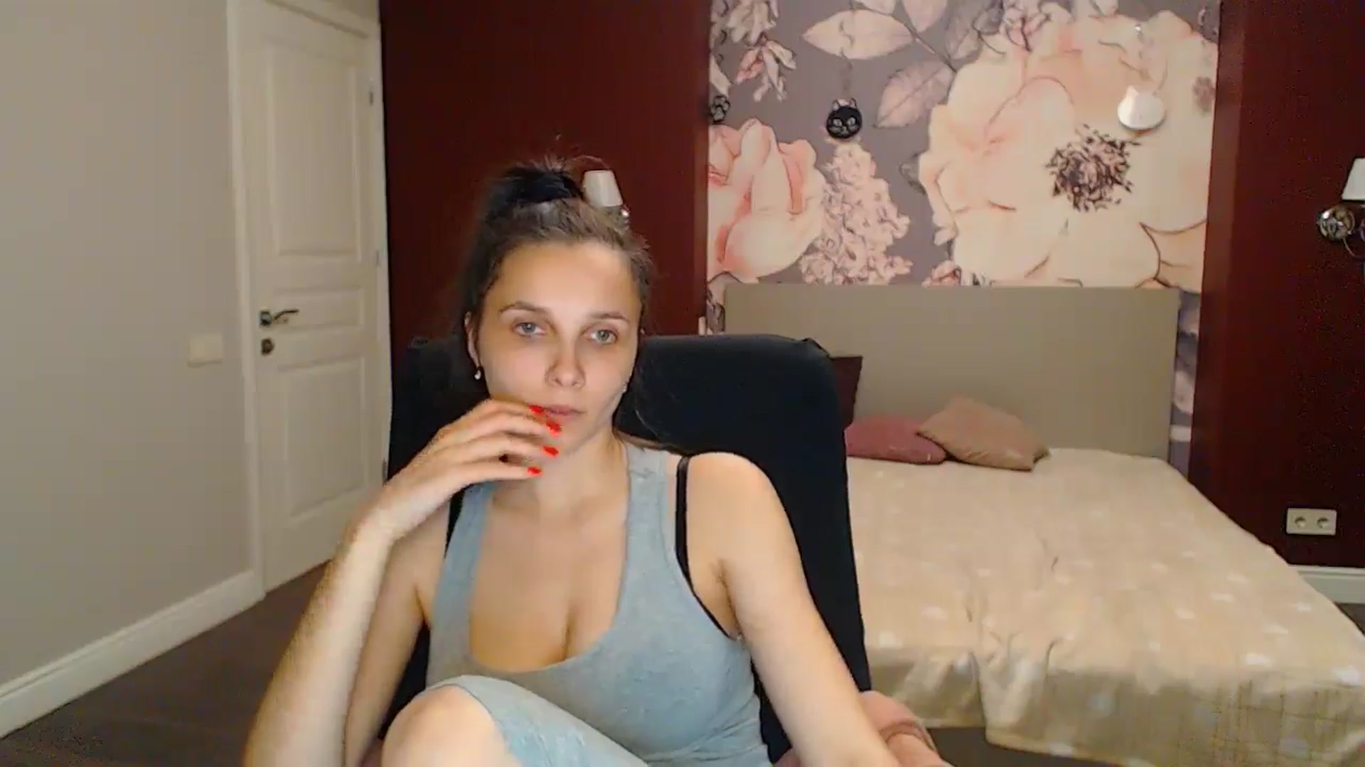 Gallery image thumbnail from Karina_Mils's myfreecams stream on, 05/17/2024, 19:40 image 19 of 20