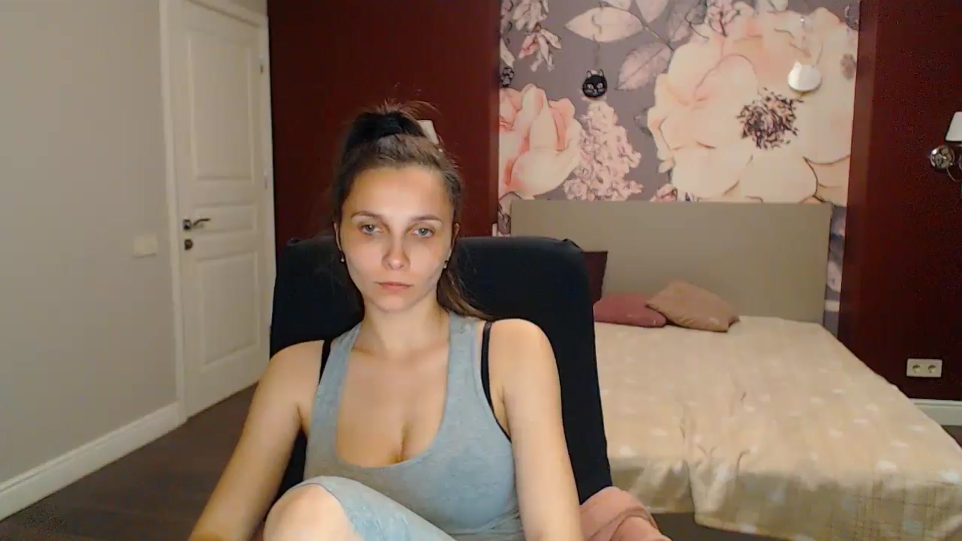 Gallery image thumbnail from Karina_Mils's myfreecams stream on, 05/17/2024, 19:40 image 14 of 20