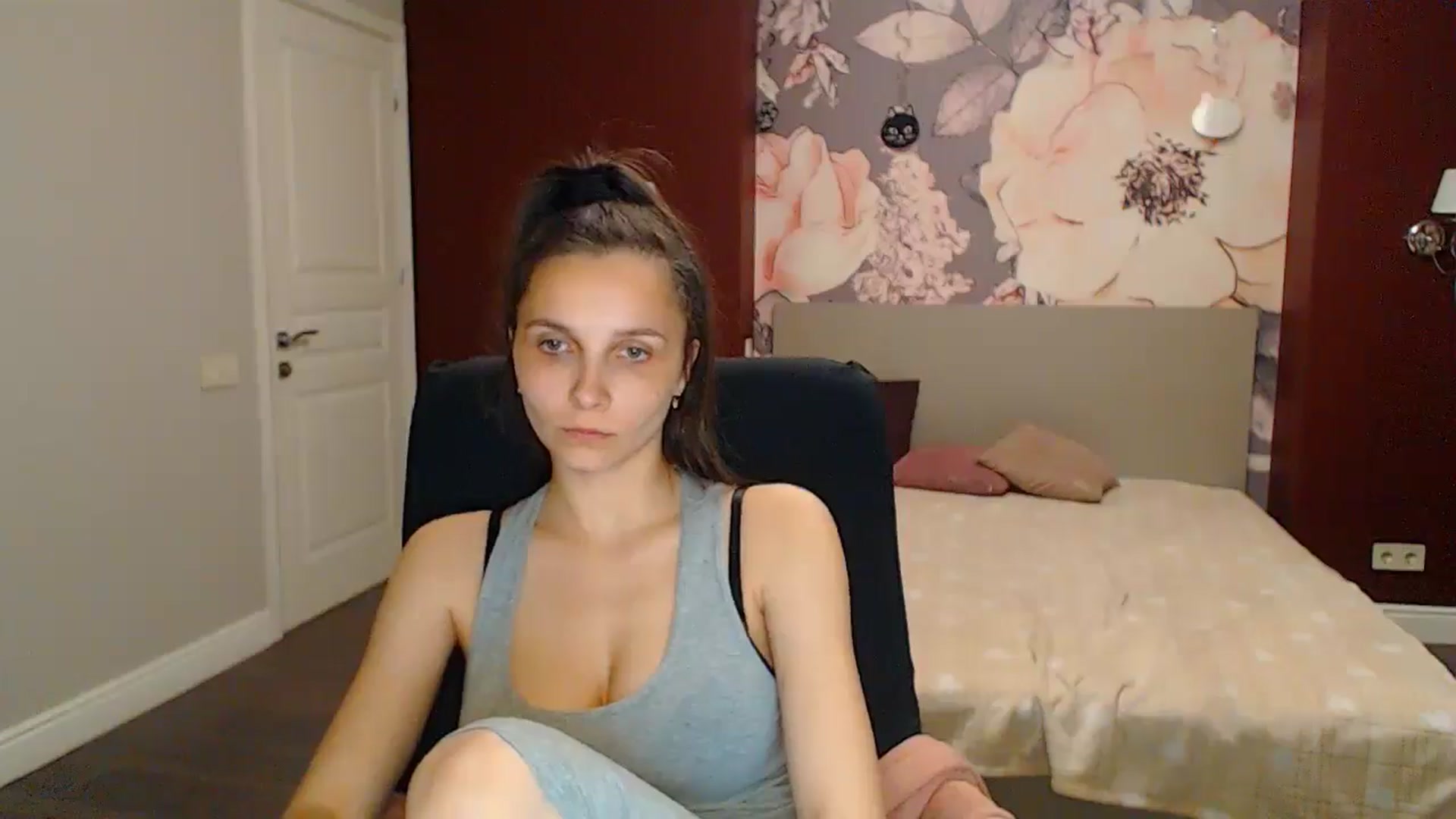Gallery image thumbnail from Karina_Mils's myfreecams stream on, 05/17/2024, 19:40 image 10 of 20