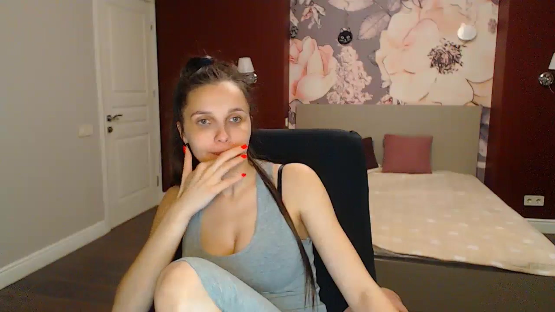 Gallery image thumbnail from Karina_Mils's myfreecams stream on, 05/18/2024, 18:01 image 7 of 20