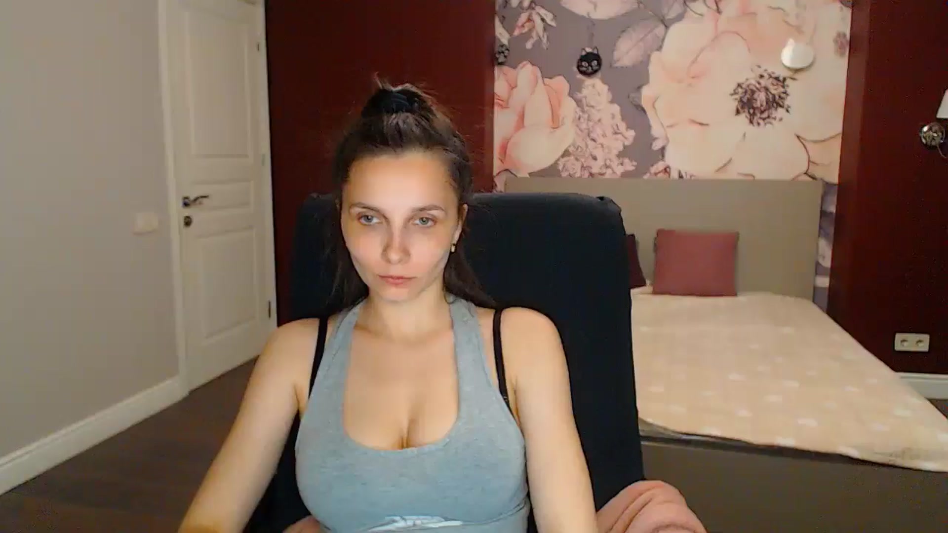 Gallery image thumbnail from Karina_Mils's myfreecams stream on, 05/18/2024, 18:01 image 18 of 20