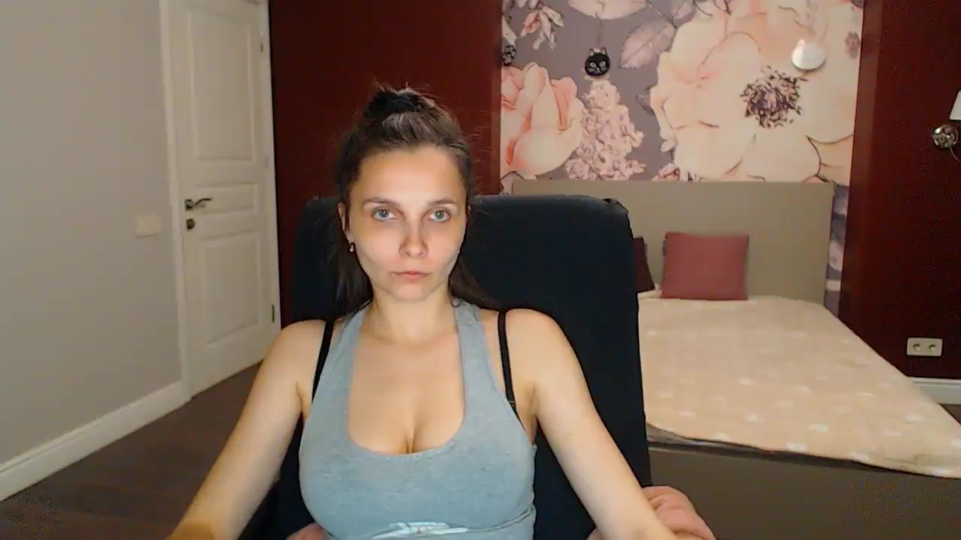 Gallery image thumbnail from Karina_Mils's myfreecams stream on, 05/18/2024, 18:01 image 19 of 20