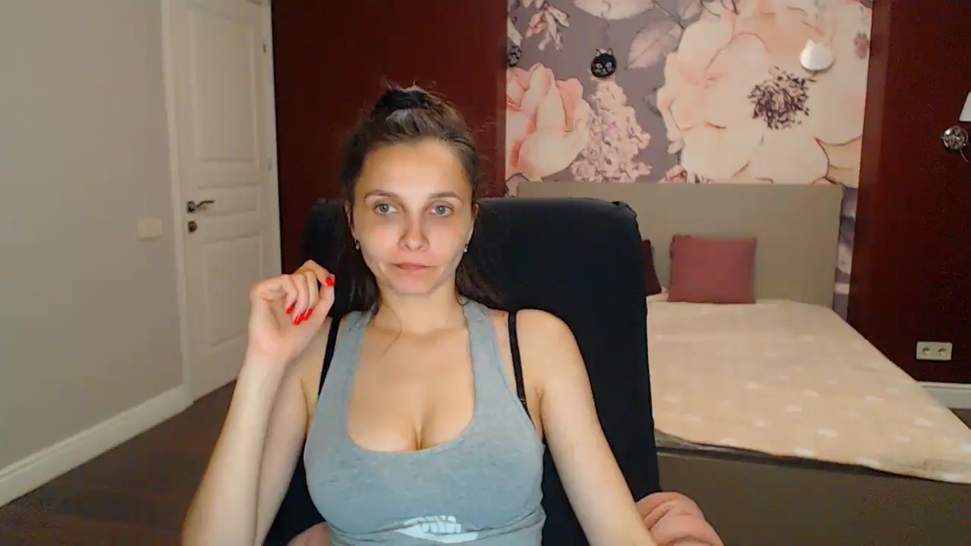 Gallery image thumbnail from Karina_Mils's myfreecams stream on, 05/18/2024, 18:01 image 13 of 20