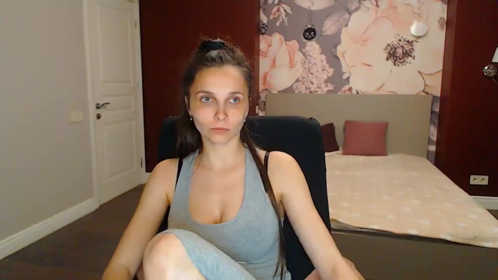 Gallery image thumbnail from Karina_Mils's myfreecams stream on, 05/18/2024, 18:01 image 2 of 20
