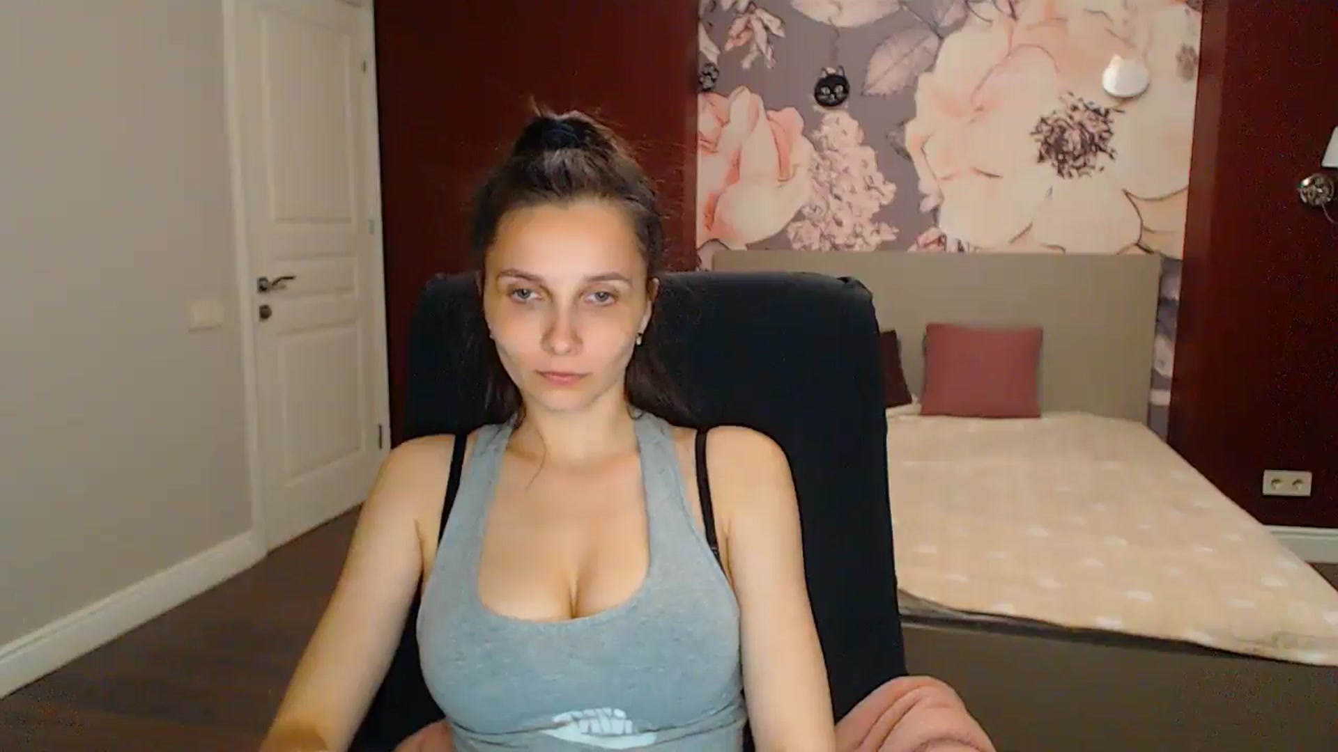 Gallery image thumbnail from Karina_Mils's myfreecams stream on, 05/18/2024, 18:01 image 12 of 20