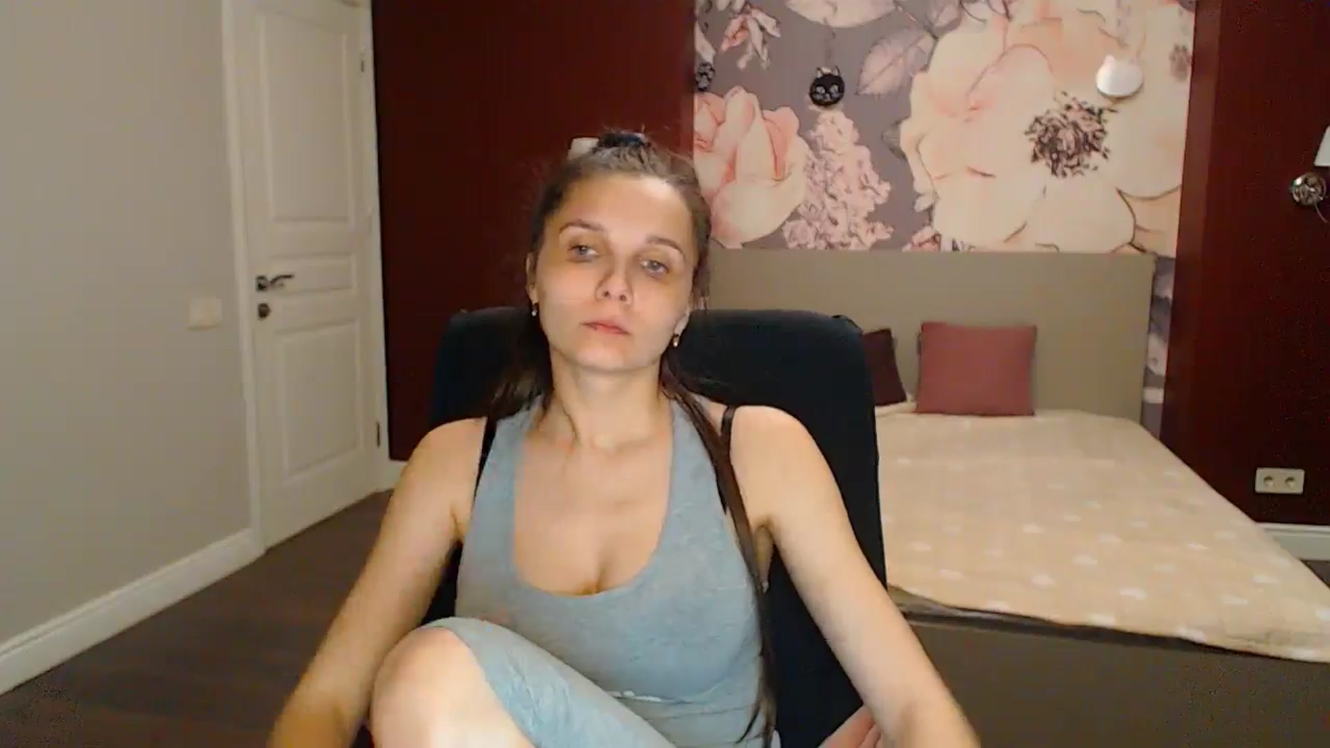Gallery image thumbnail from Karina_Mils's myfreecams stream on, 05/18/2024, 18:01 image 6 of 20